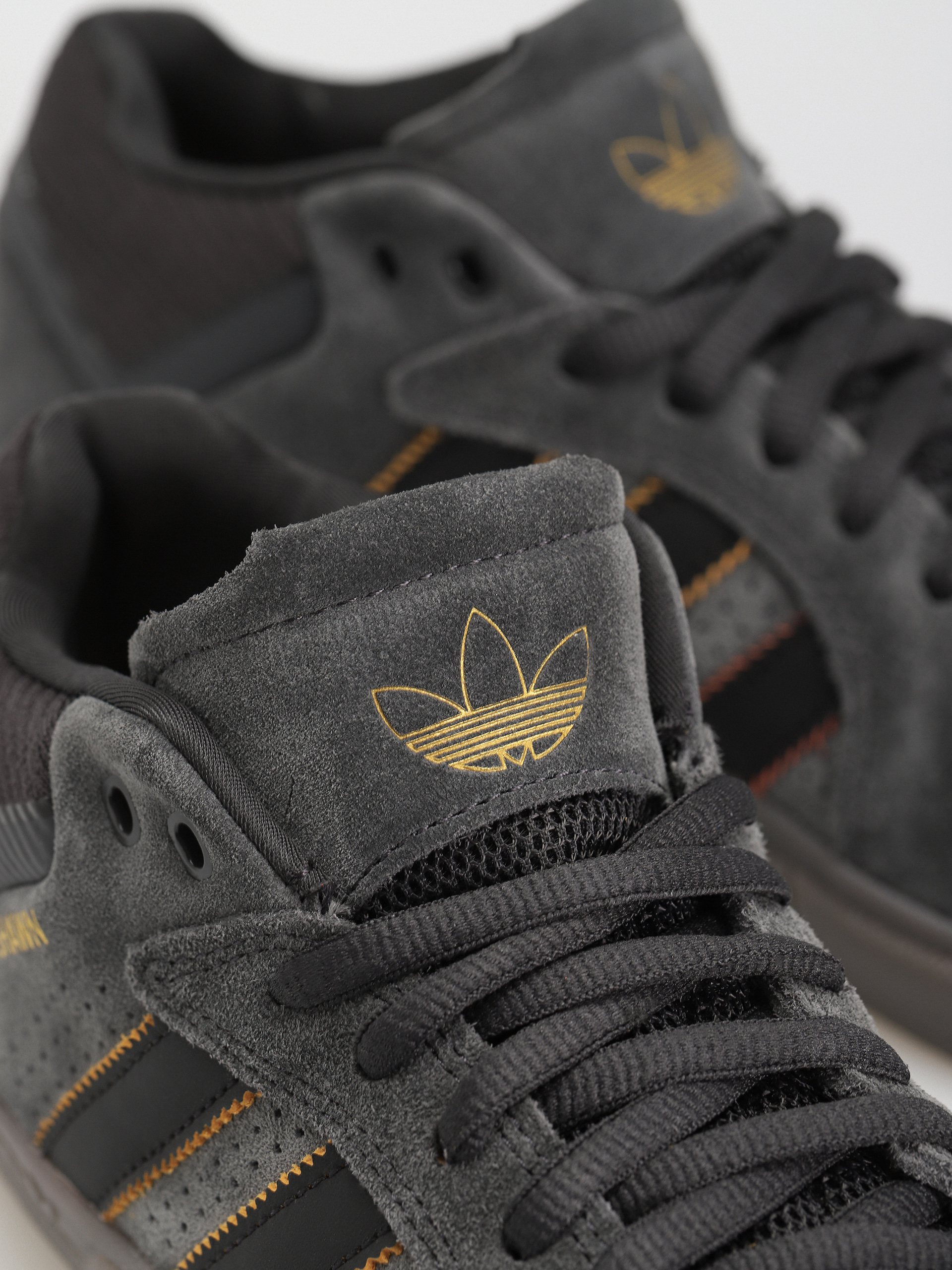 adidas Tyshawn Cipők (carbon/cblack/prebrn)