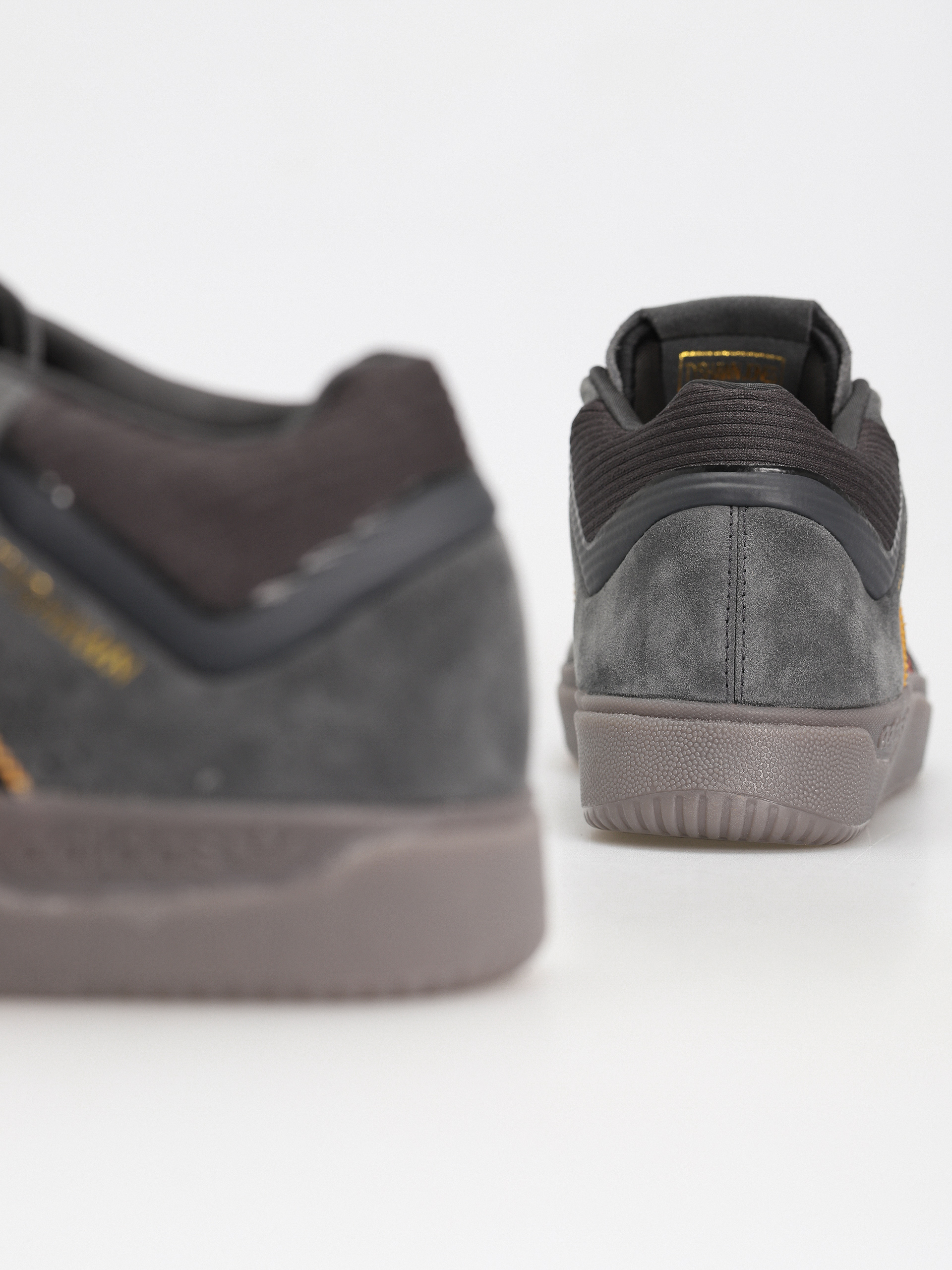 adidas Tyshawn Cipők (carbon/cblack/prebrn)