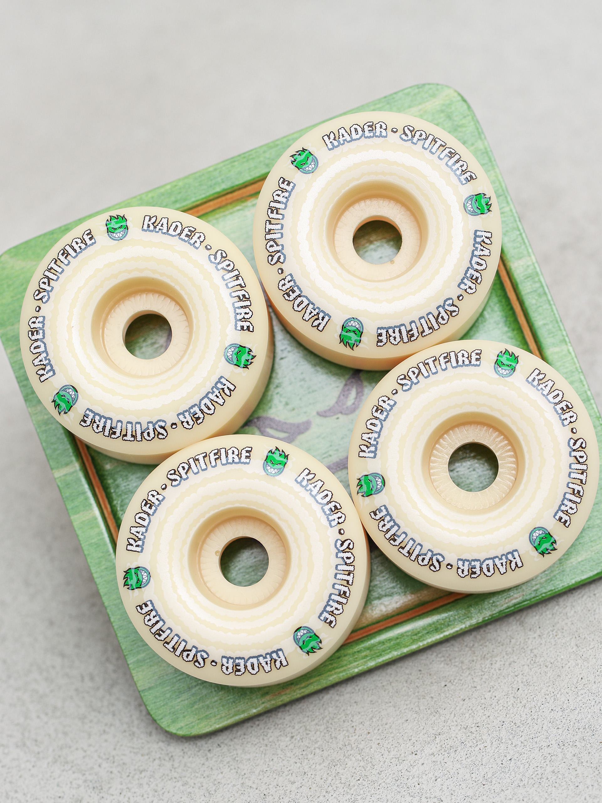 Spitfire F4 99D Kader Puffs Radial Full Gördeszka kerék (white/green)