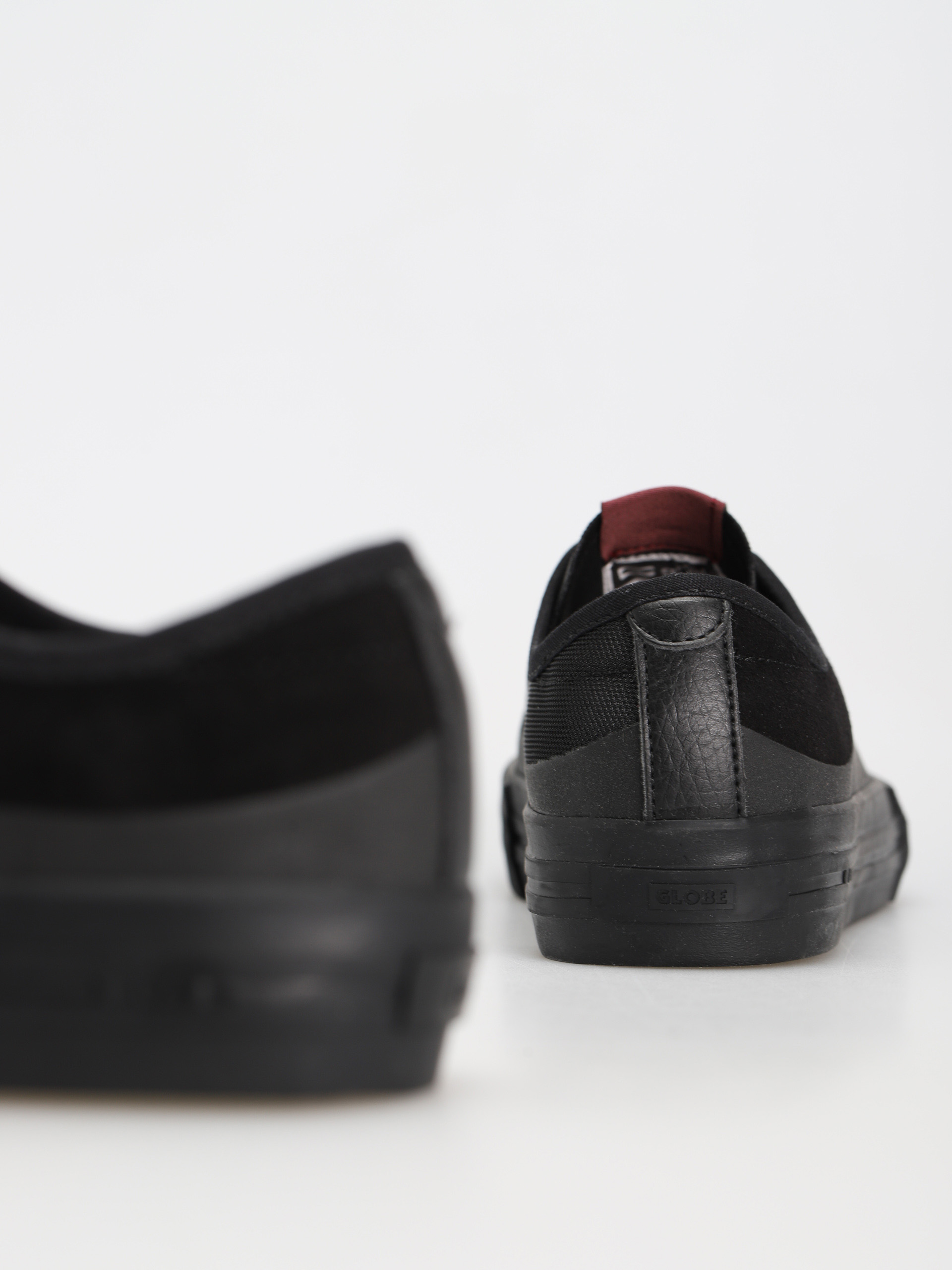 Globe Gillette Cipők (black/black suede)