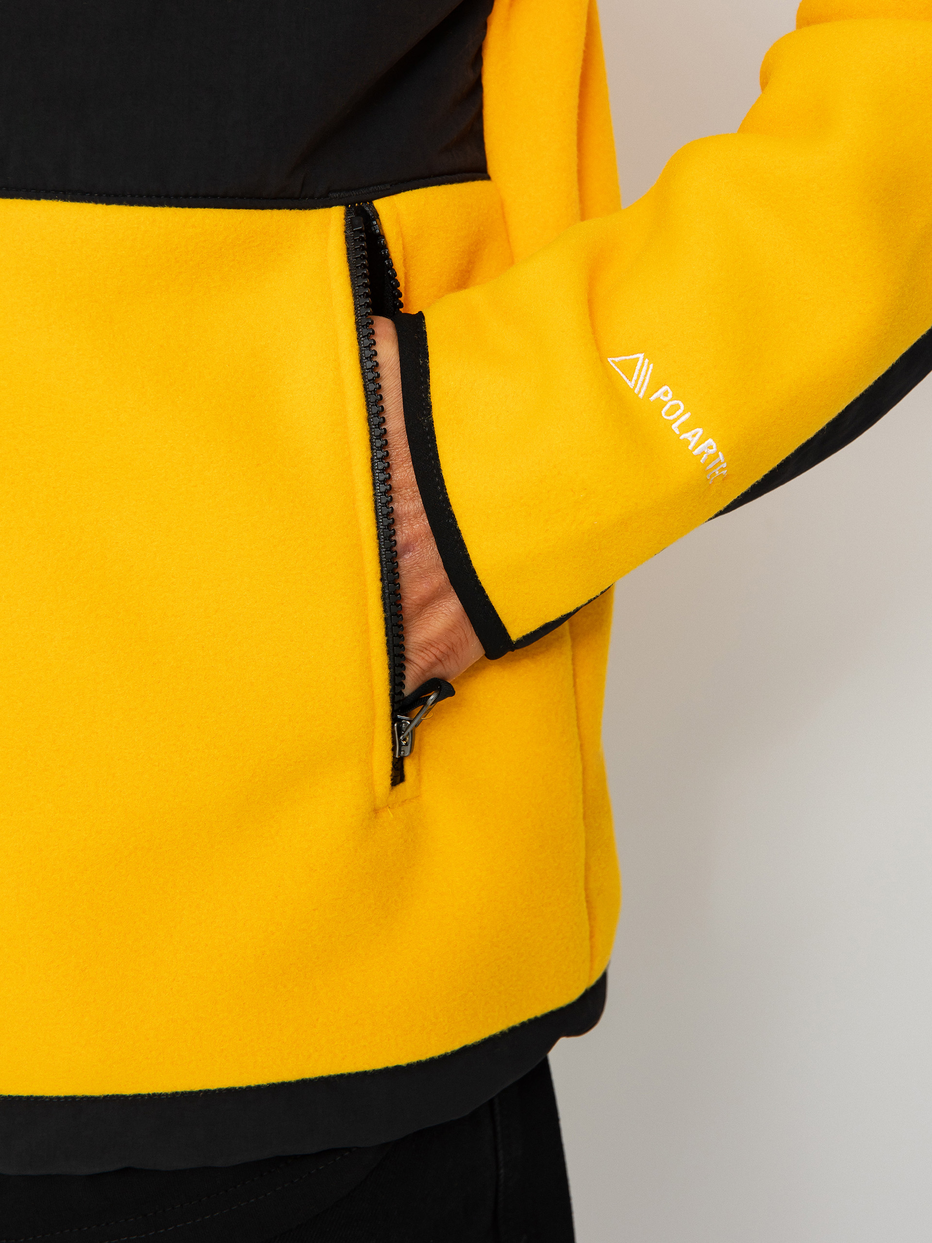 Férfi The North Face Denali Polár pulóver (summit gold/tnf black)