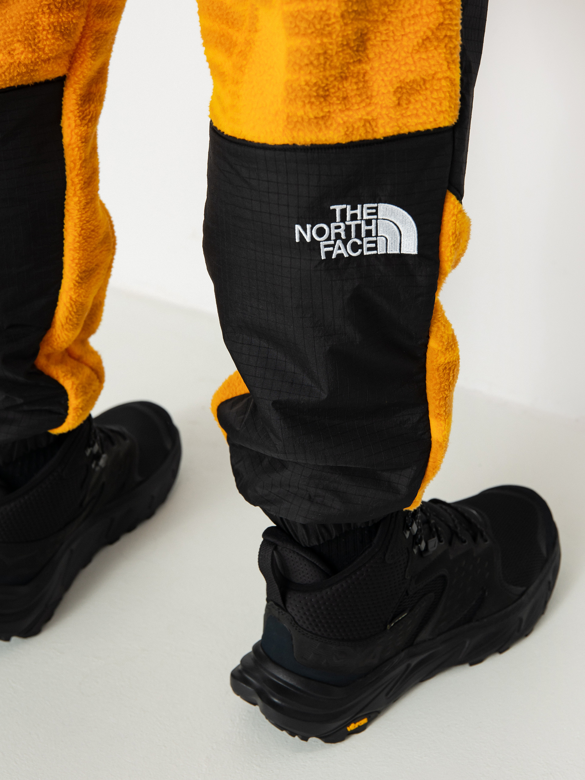 The North Face Fleeski Y2K Kisnadrág (summit gold irg gmt prt)