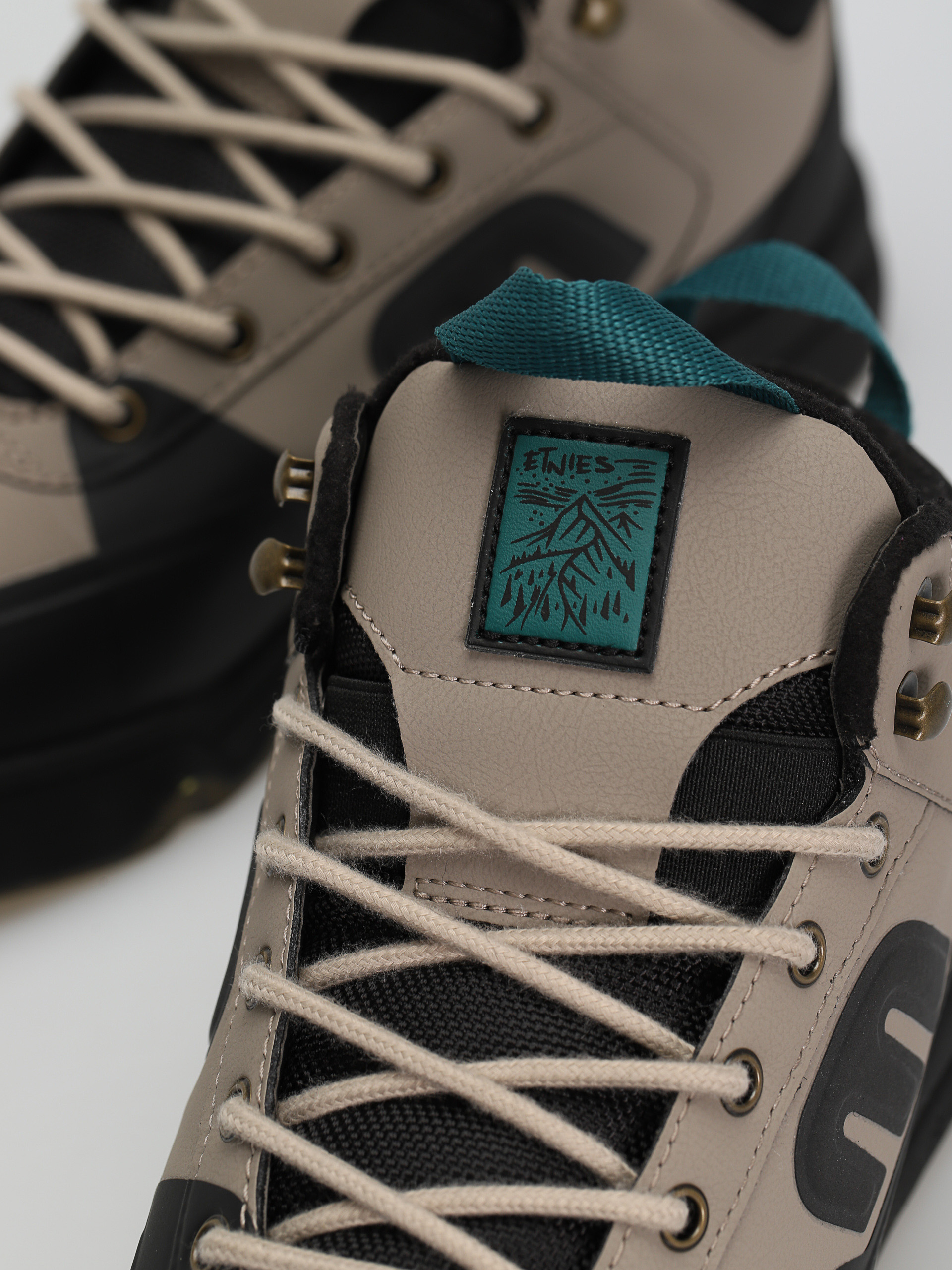 Etnies Jones Mtw Cipők (warm grey/black)