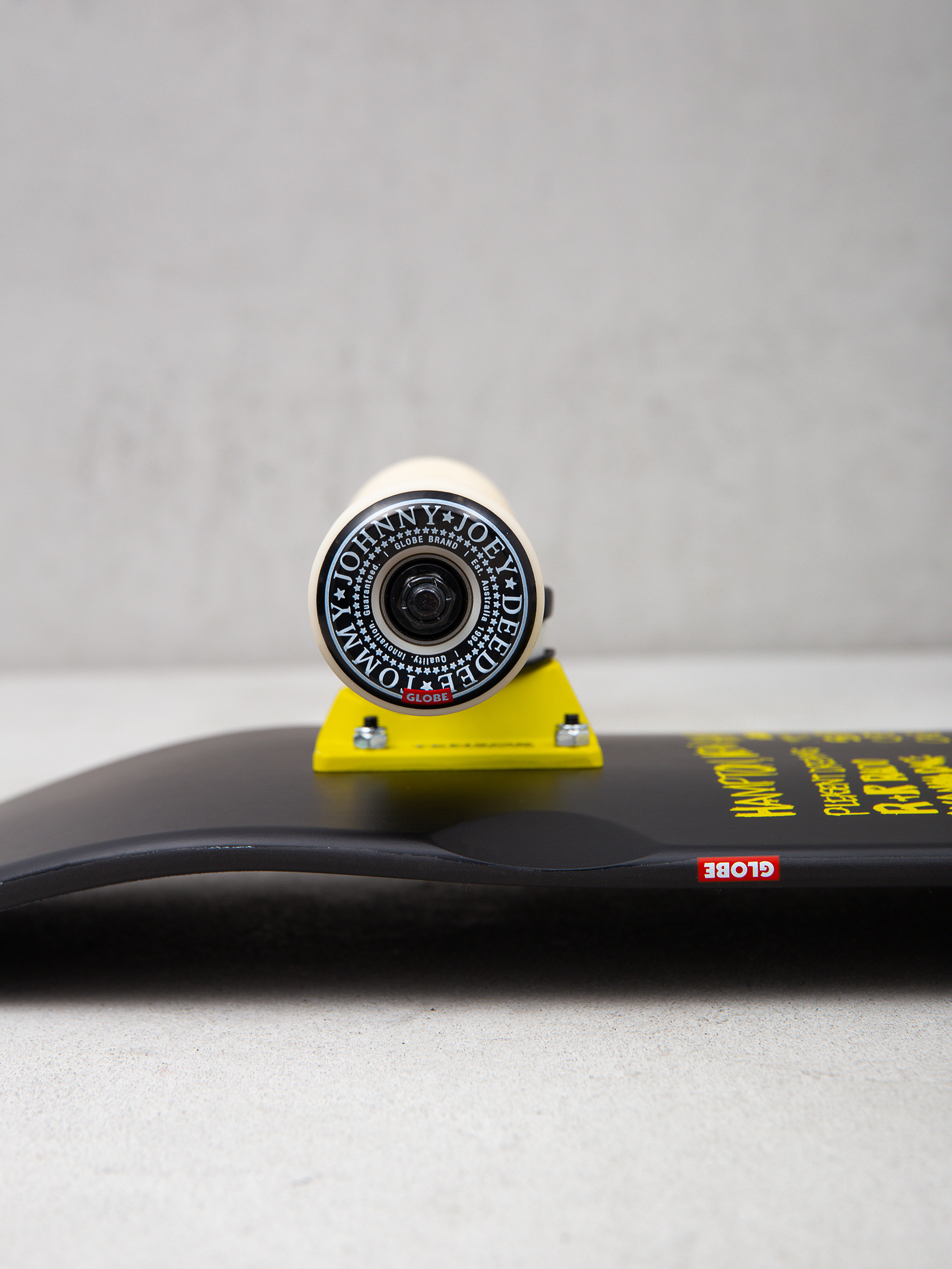 Globe Hammer Cruiser (ramones/hey ho)