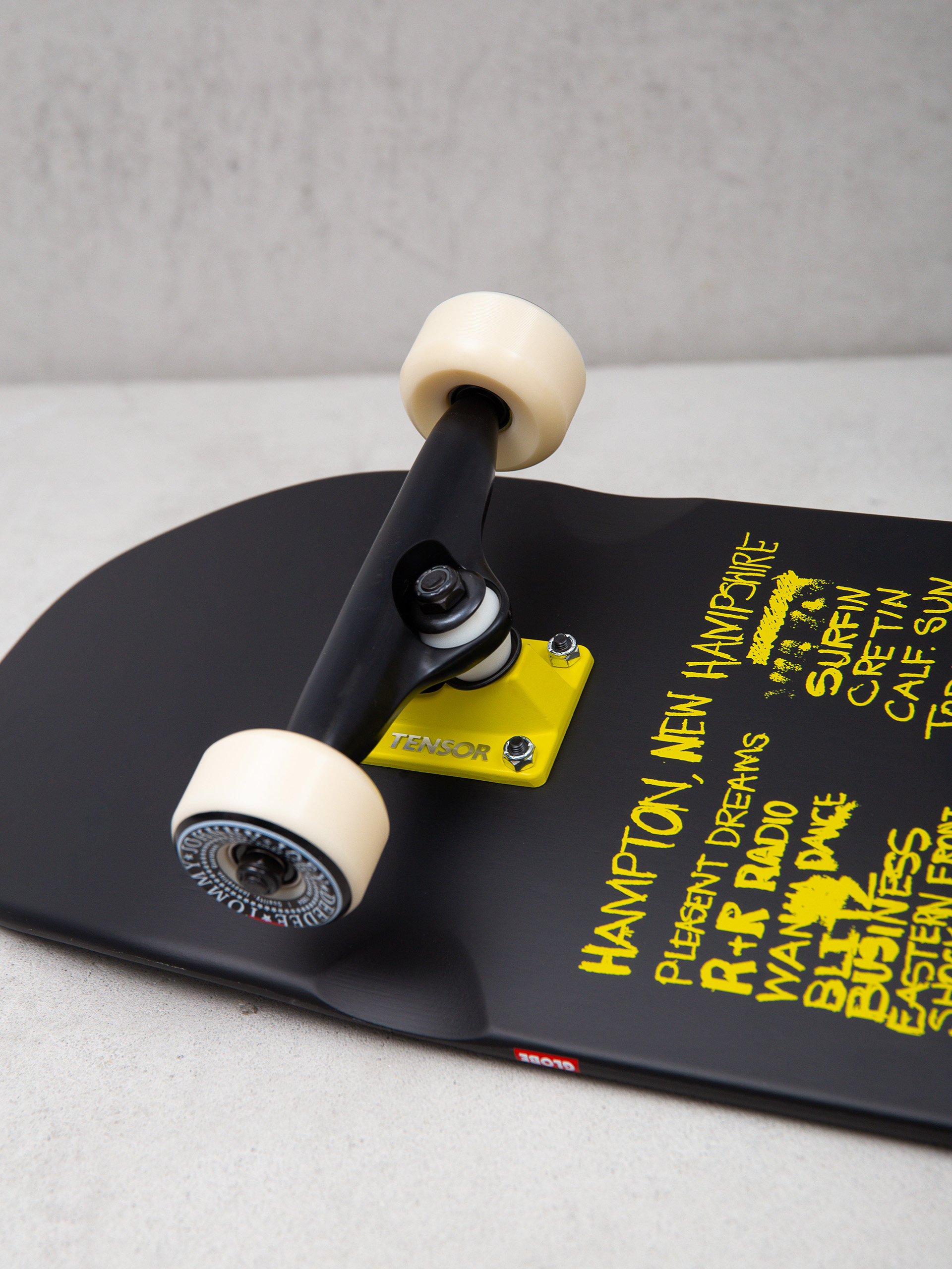 Globe Hammer Cruiser (ramones/hey ho)