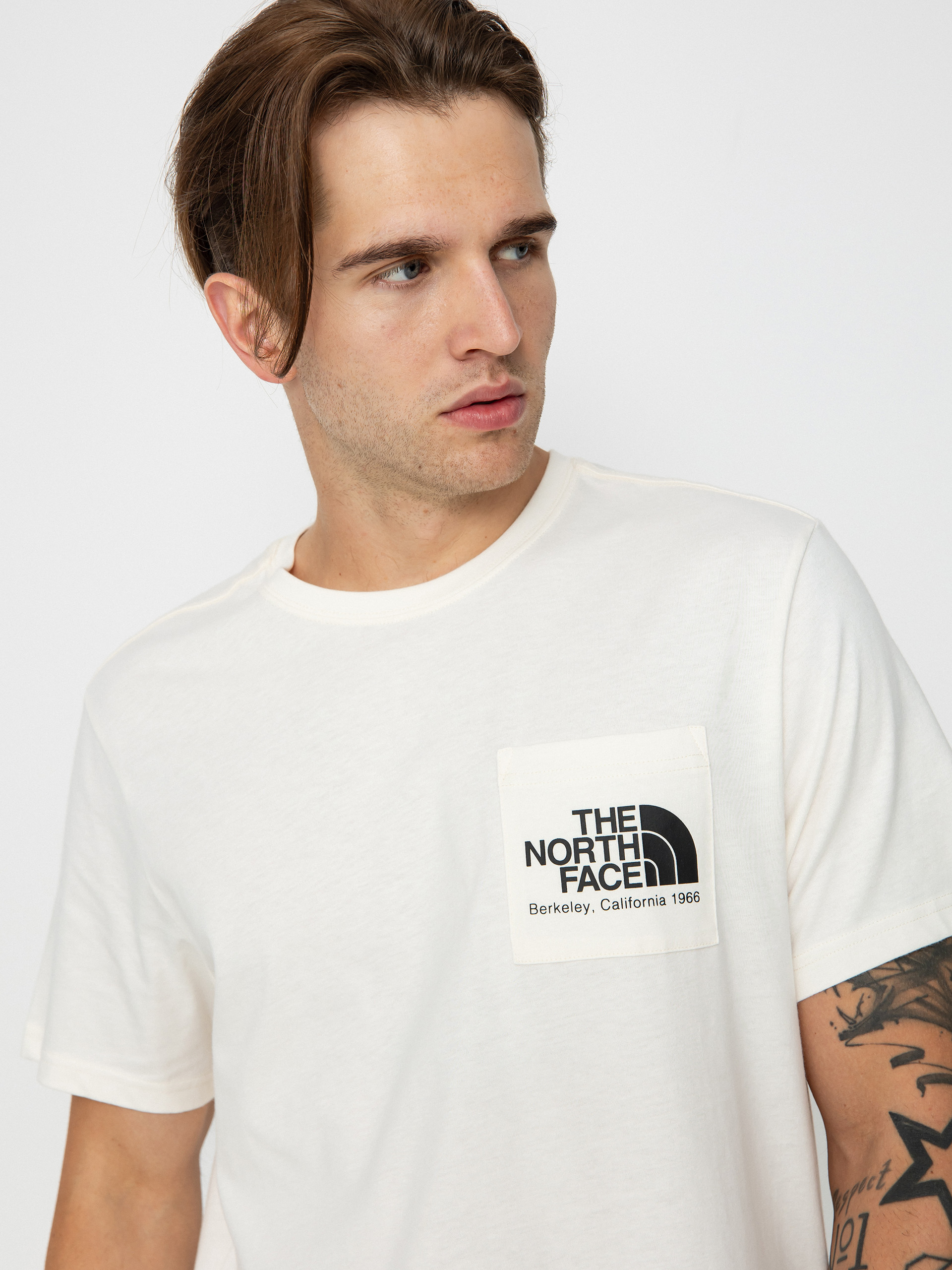 The North Face Berkeley California Pocket póló (gardenia white/tnf black)
