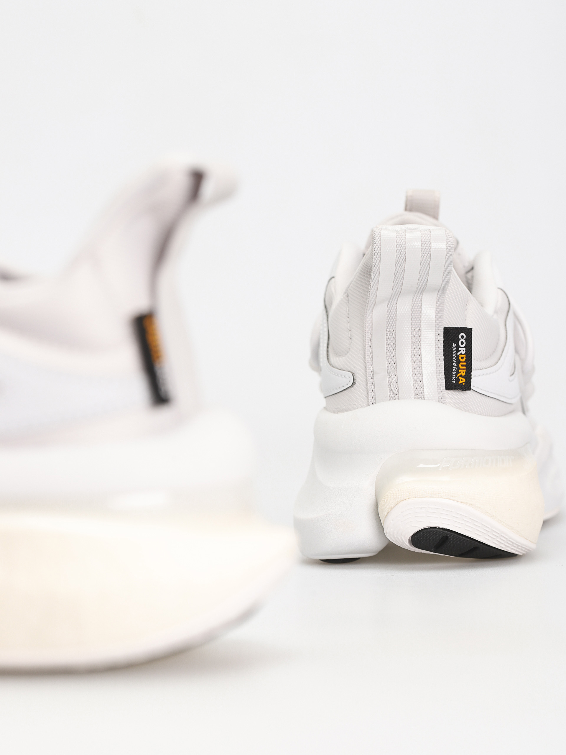 adidas Alphaboost V1 Cipők (dshgry/greone/cblack)