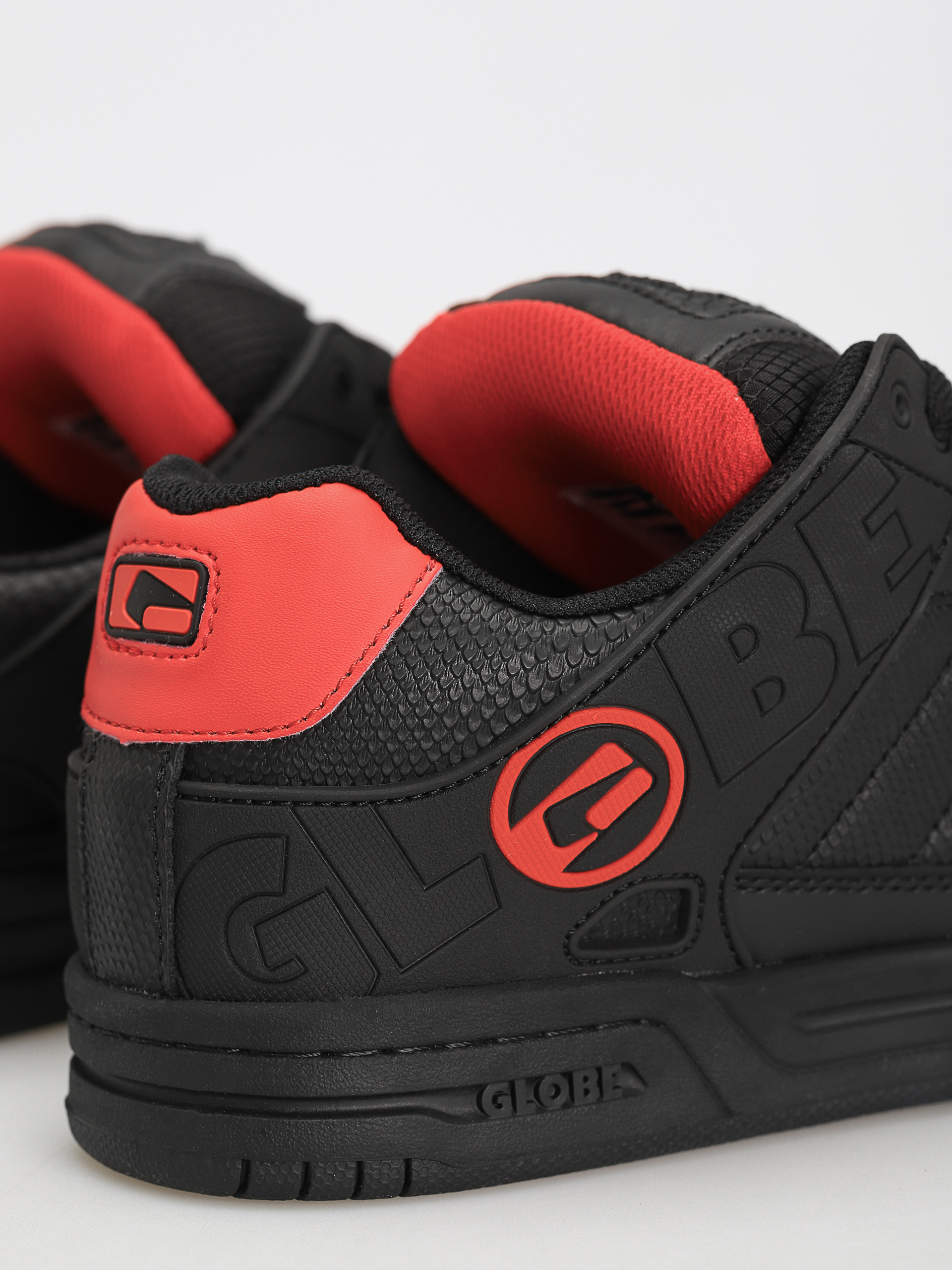 Globe Tilt Cipők (black/snake)