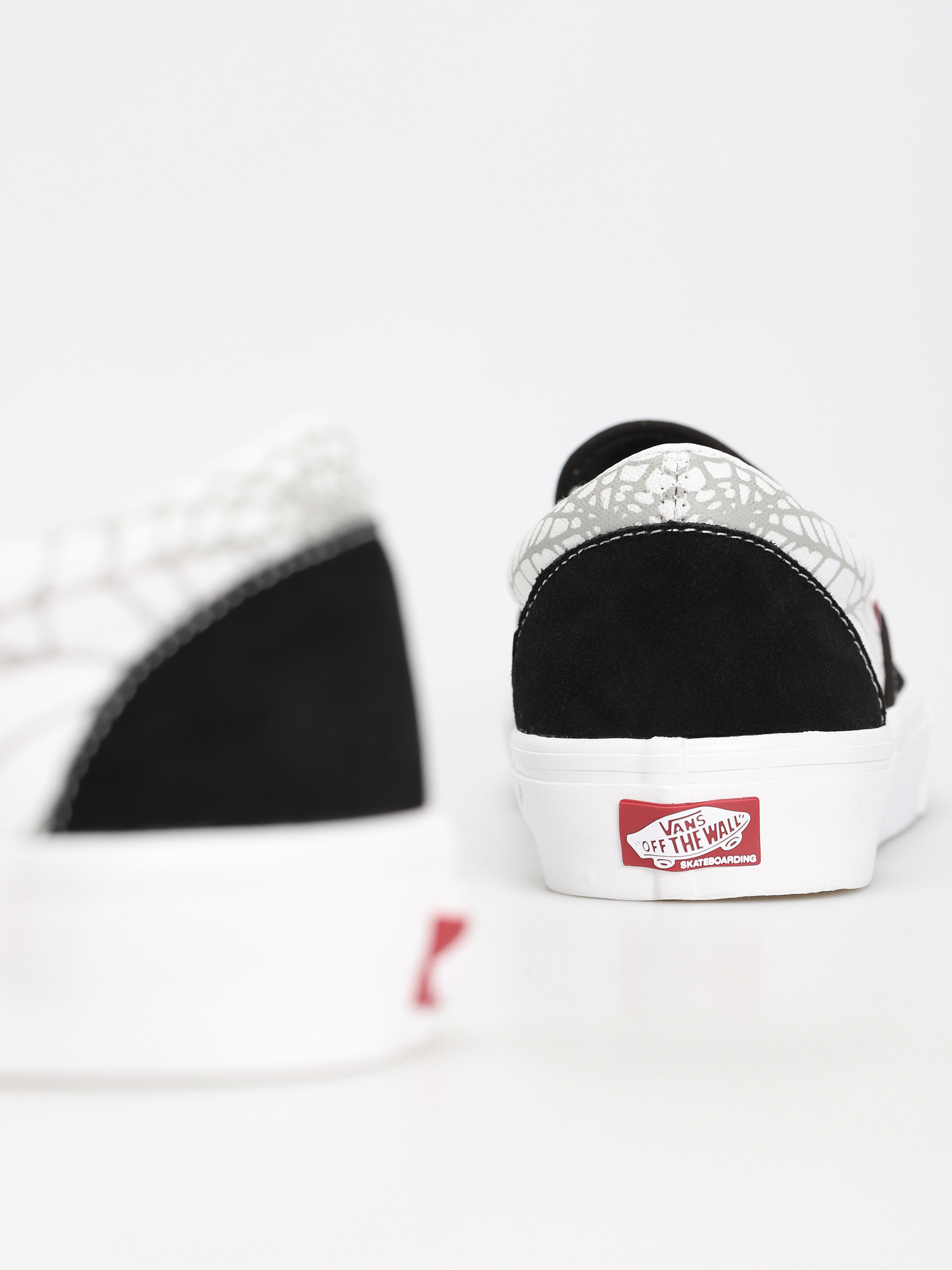 Vans Skate Slip On Cipők (black widow spider black/white/red)