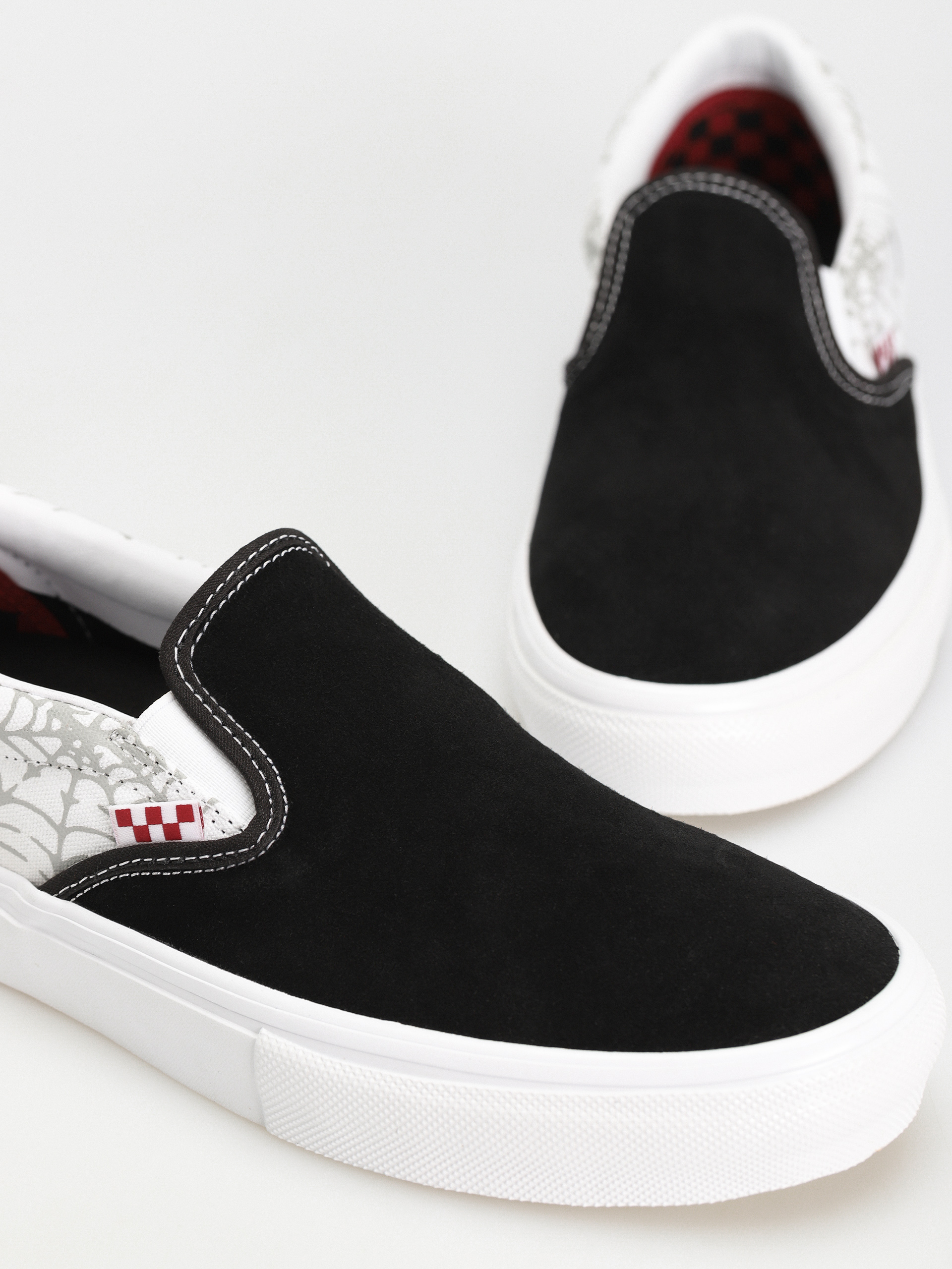 Vans Skate Slip On Cipők (black widow spider black/white/red)