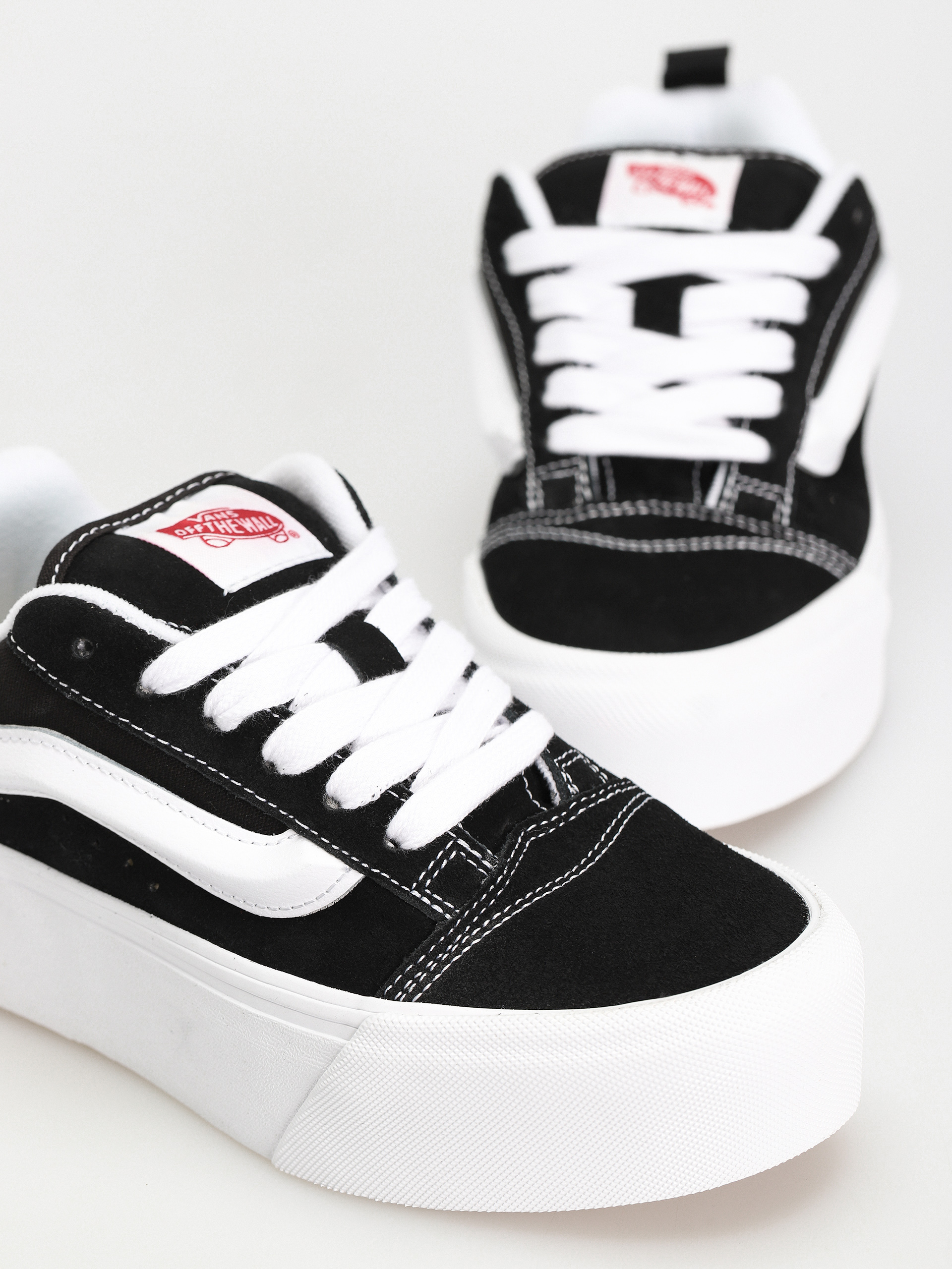 Vans Knu Stack Cipők (black/true white)