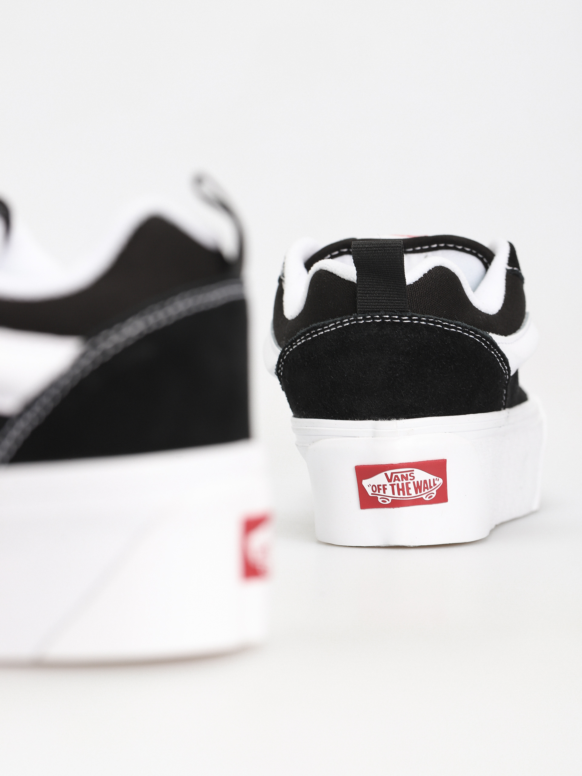 Vans Knu Stack Cipők (black/true white)
