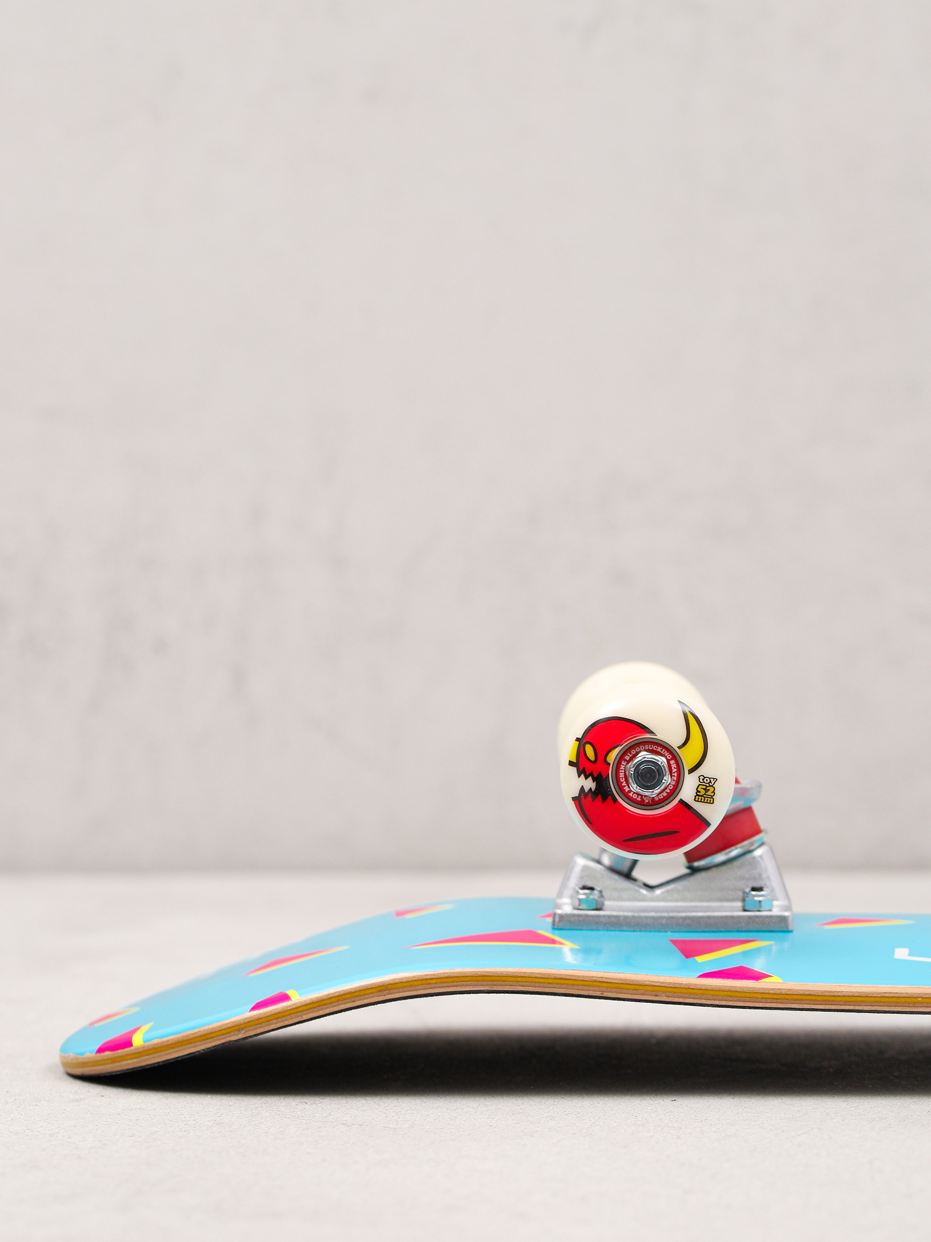 Toy Machine 80s Monster Komplett gördeszka (light blue/pink)