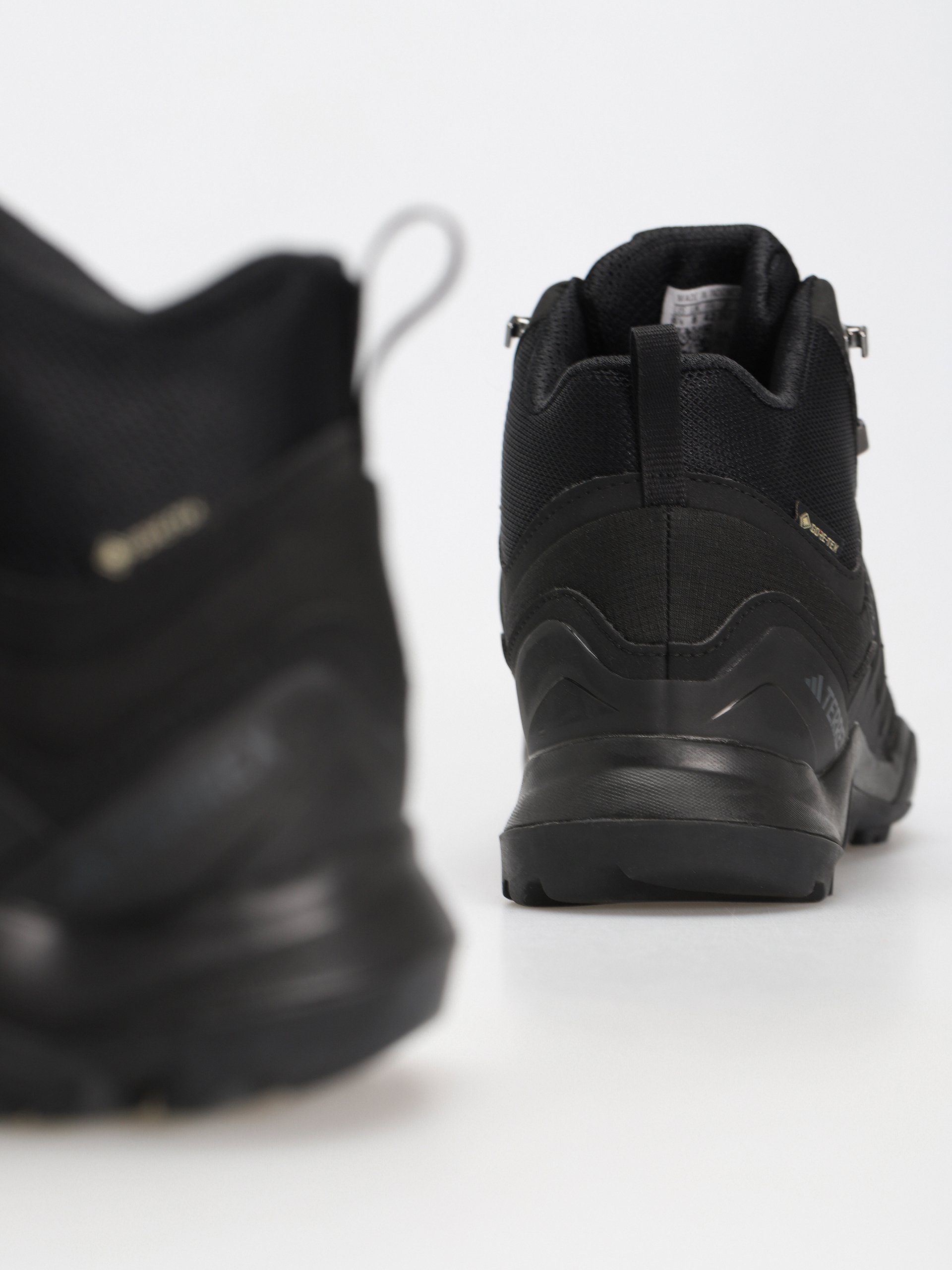 adidas Originals Terrex Swift R2 Mid Gtx Cipők (cblack/cblack/carbon)