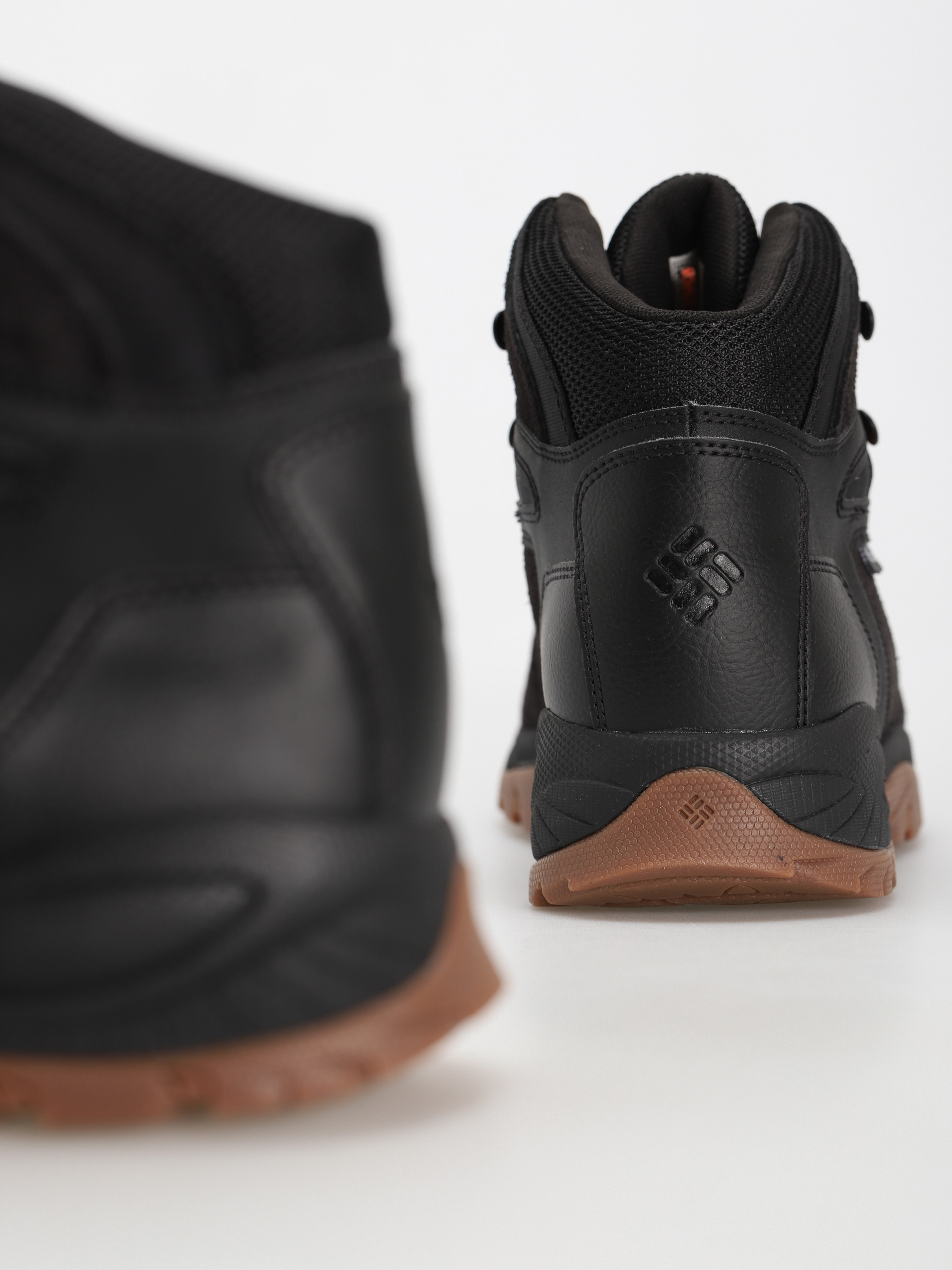 Columbia Newton Ridge Bc Cipők (black/bright orange)