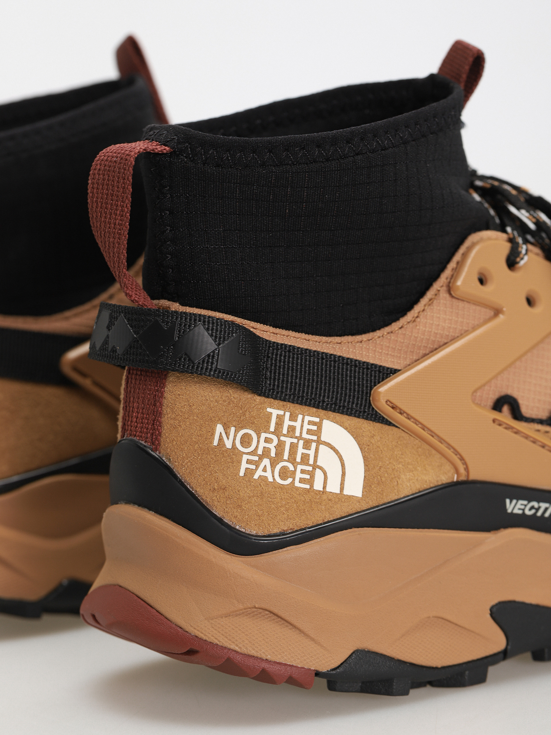 The North Face Vectiv Taraval Peak Cipők (almond butter/tnf black)