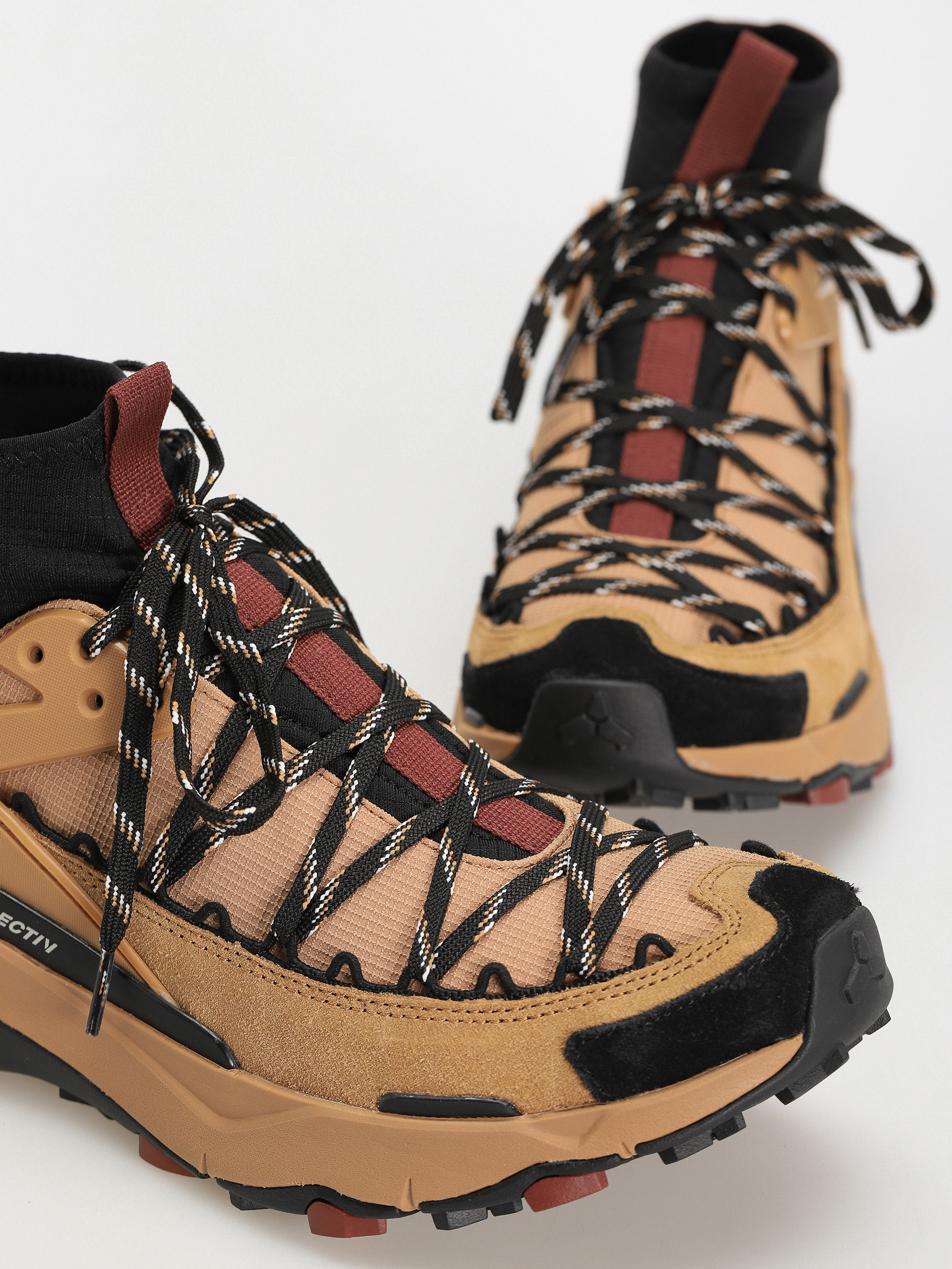 The North Face Vectiv Taraval Peak Cipők (almond butter/tnf black)