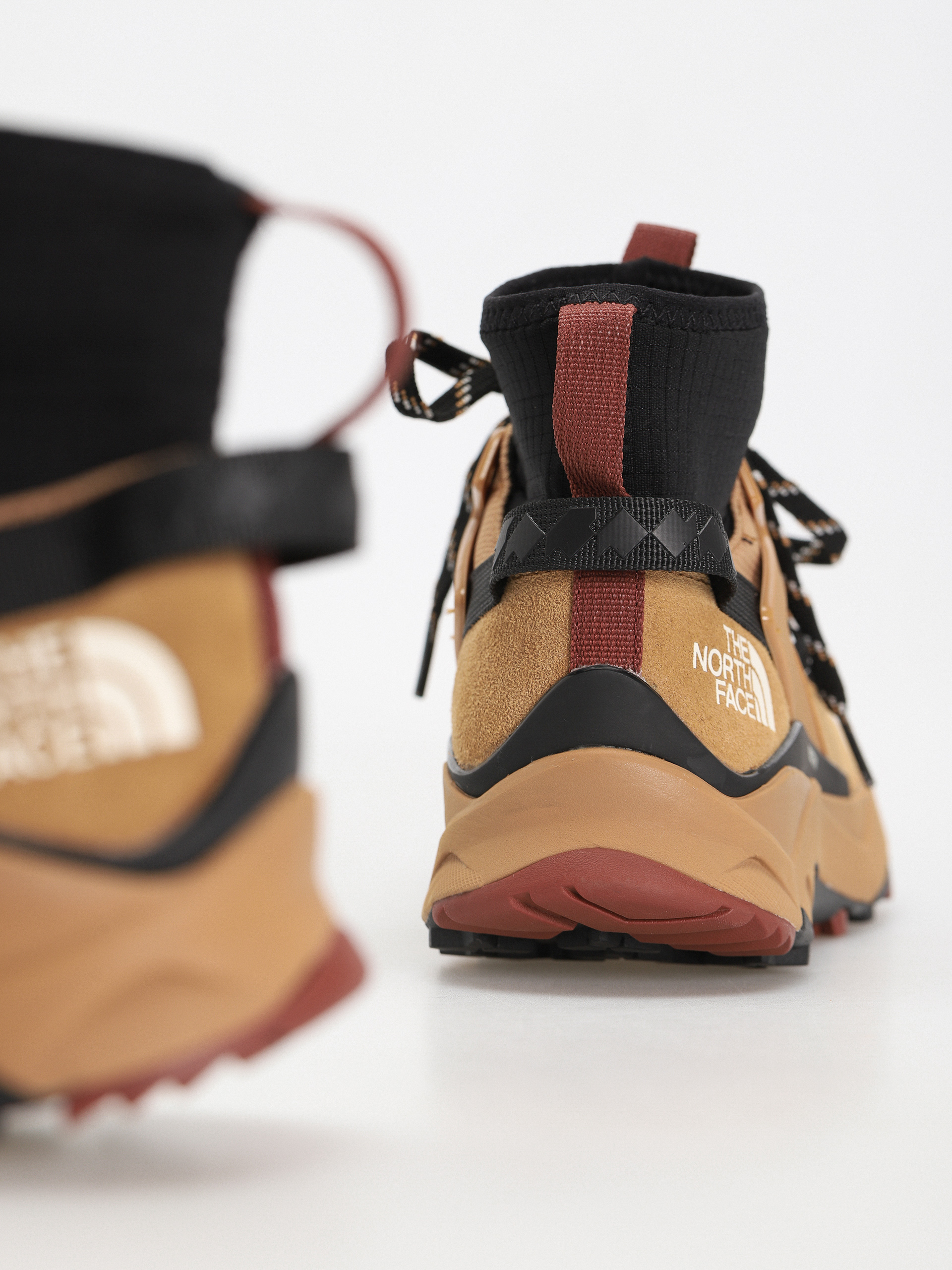 The North Face Vectiv Taraval Peak Cipők (almond butter/tnf black)