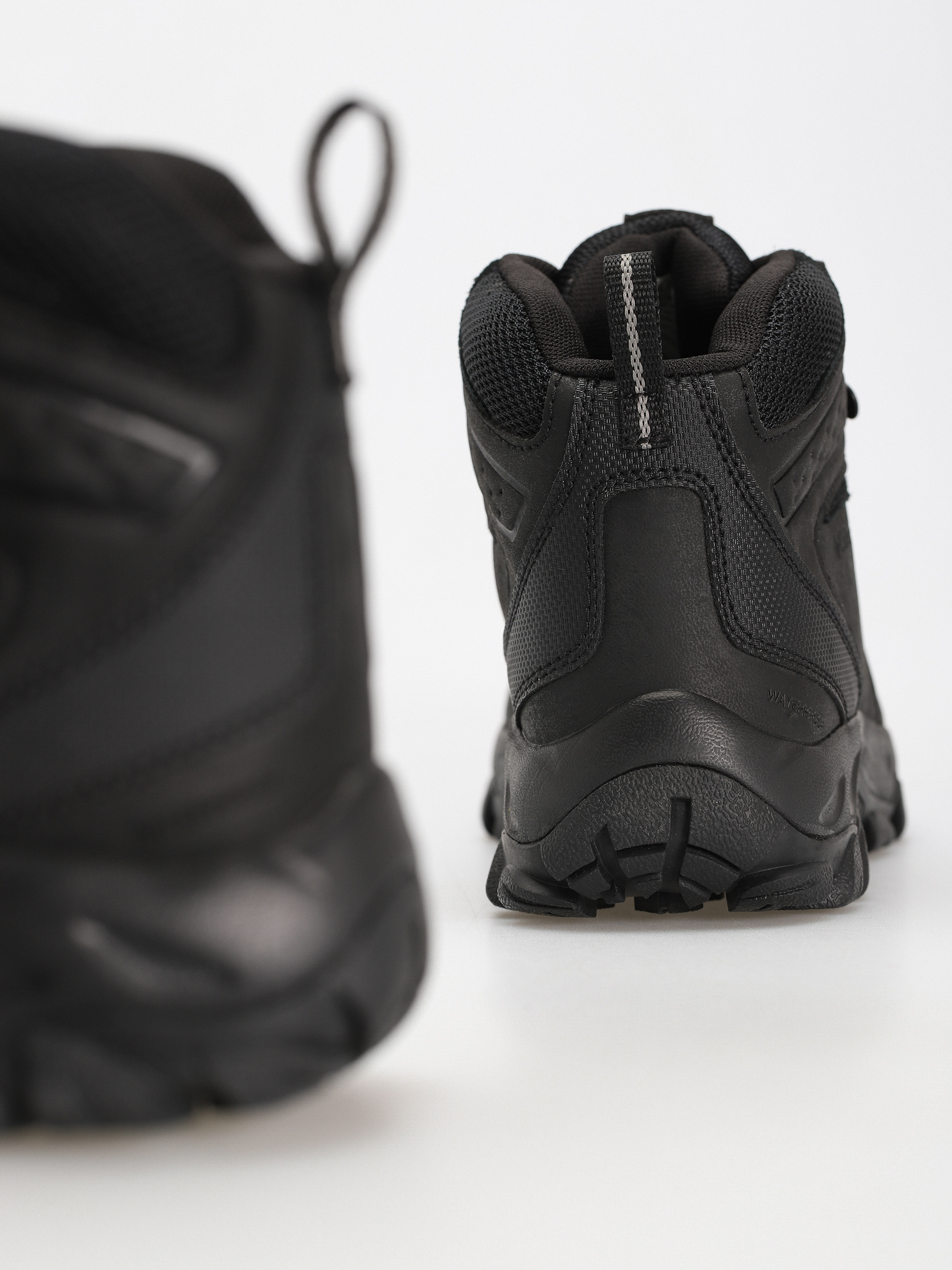 Columbia Newton Ridge Plus II Waterproof Cipők (black/black)