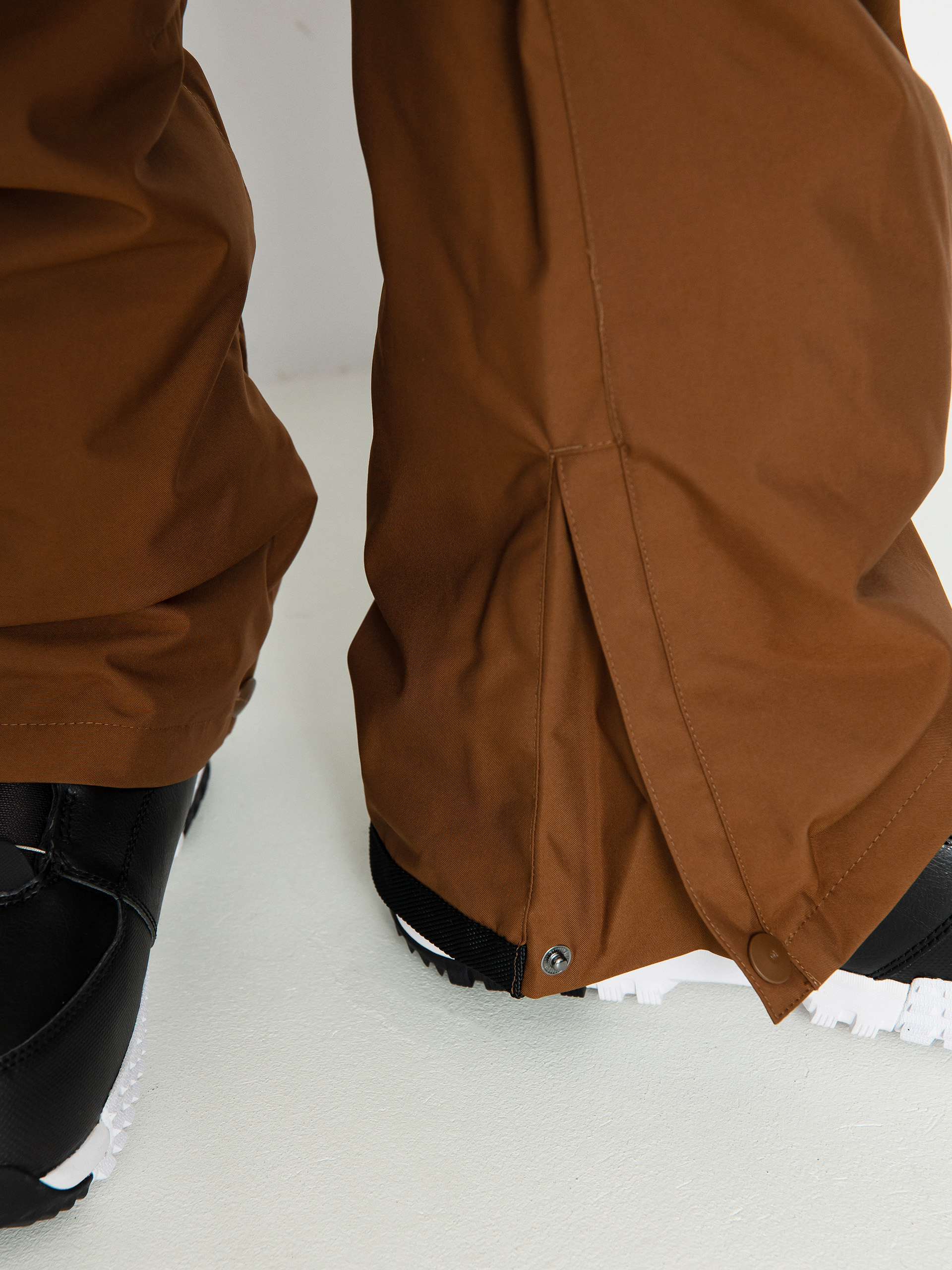 Férfi DC Docile Bib Snowboard nadrág (bison)