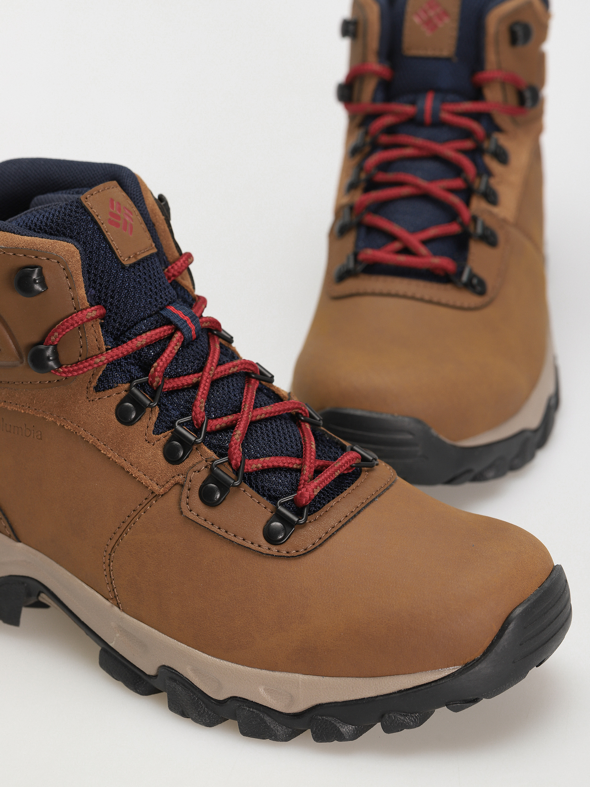 Columbia Newton Ridge Plus II Waterproof Cipők (light brown/red velvet)