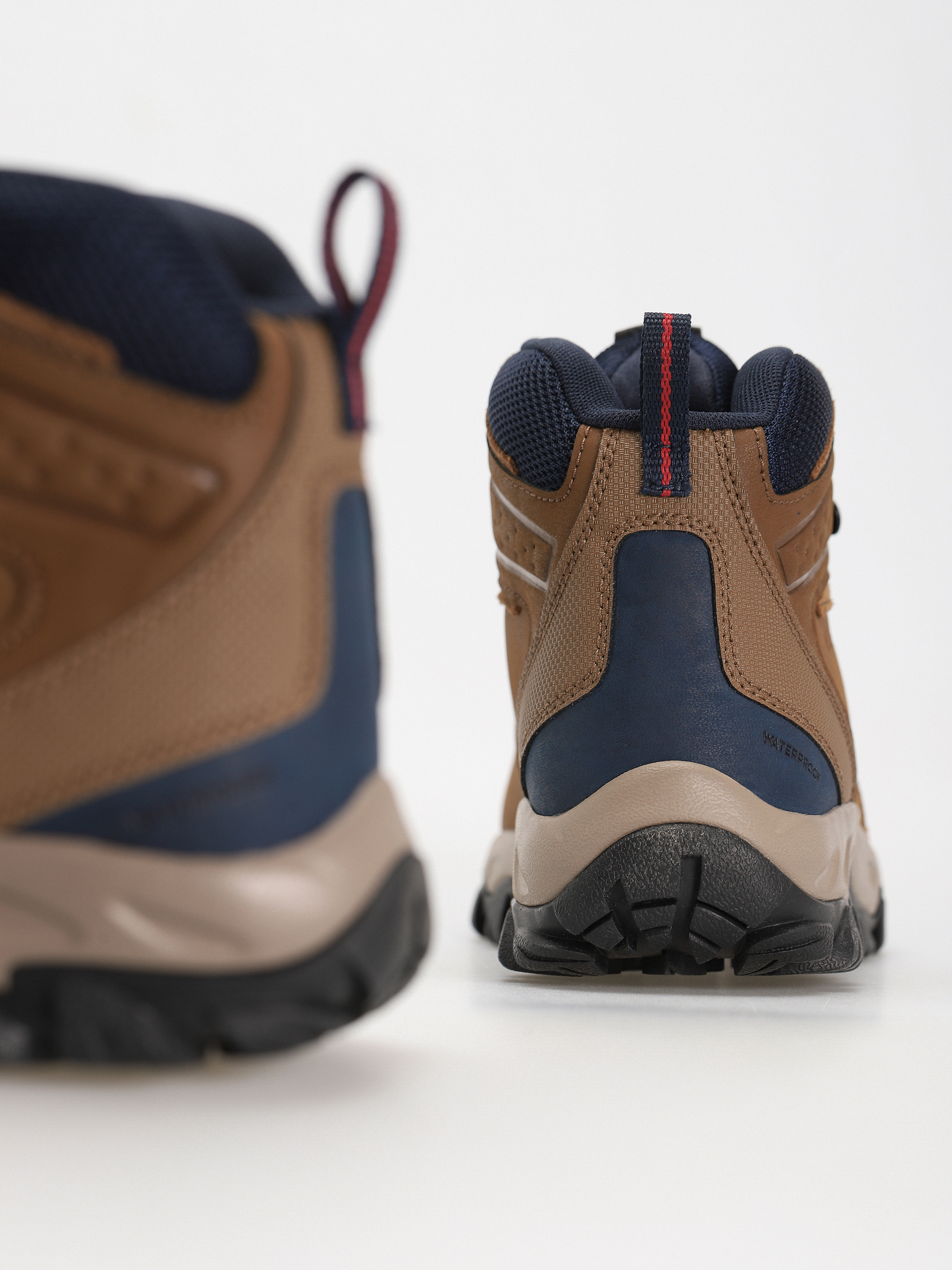 Columbia Newton Ridge Plus II Waterproof Cipők (light brown/red velvet)