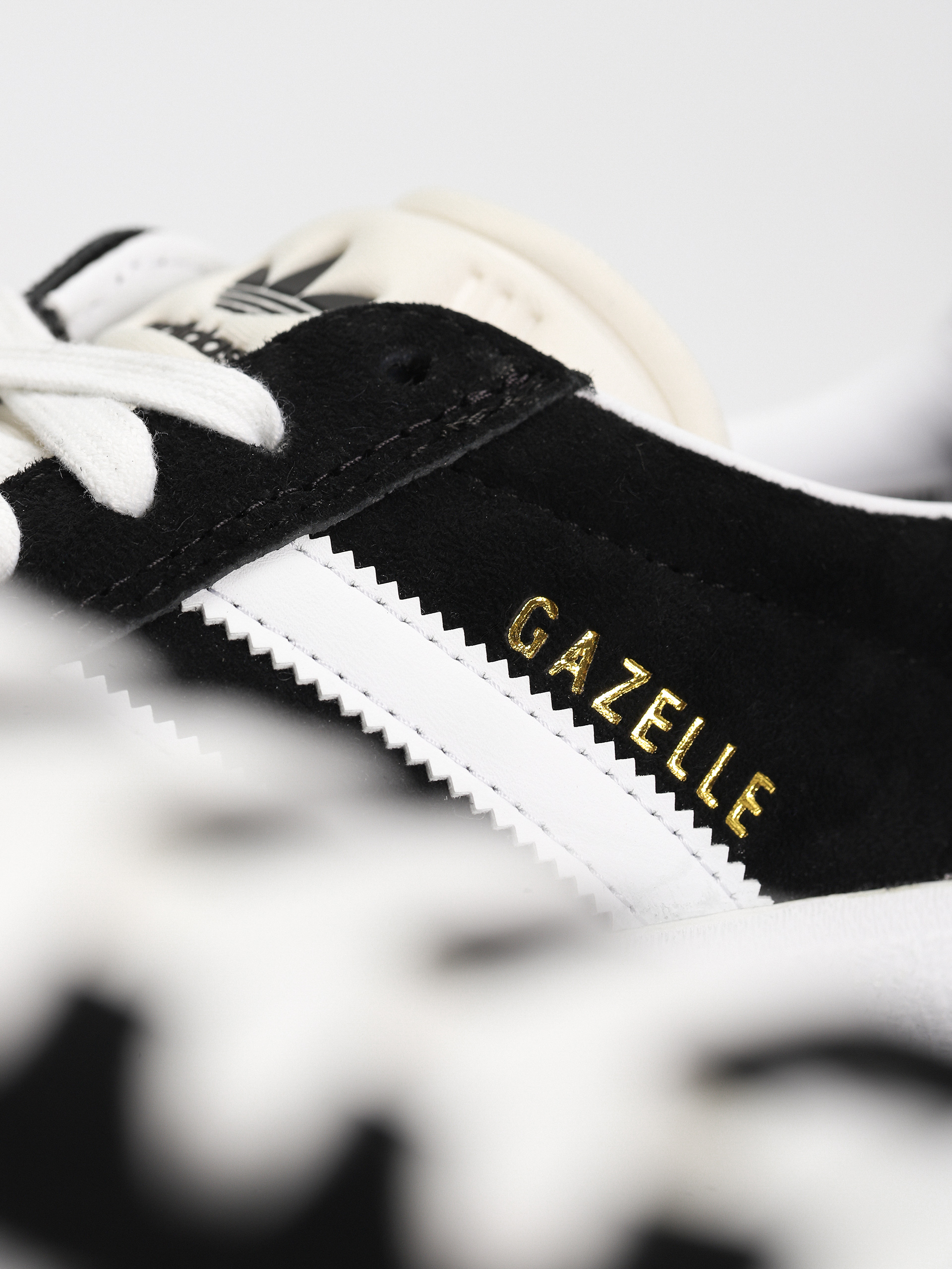 adidas Gazelle ADV Cipők (core black/cloud white/gold metallic)