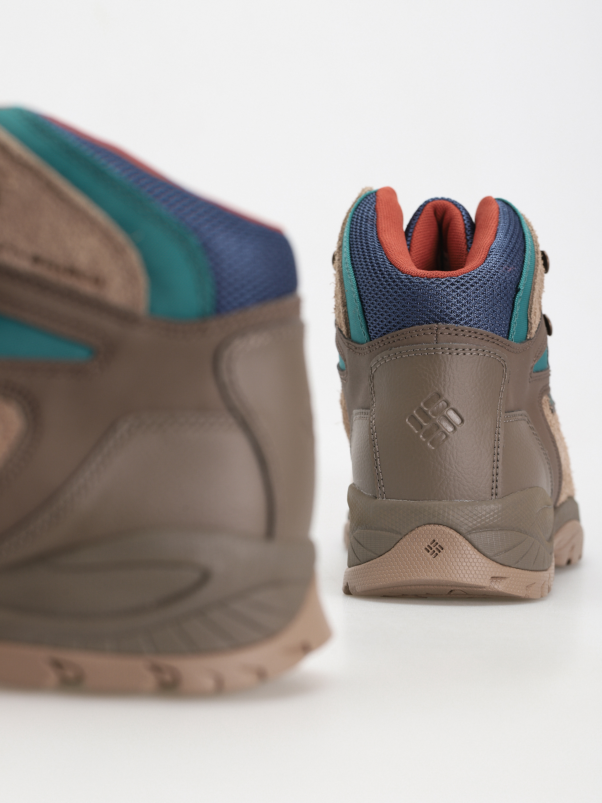 Columbia Newton Ridge Bc Cipők (ash brown/waterfall)