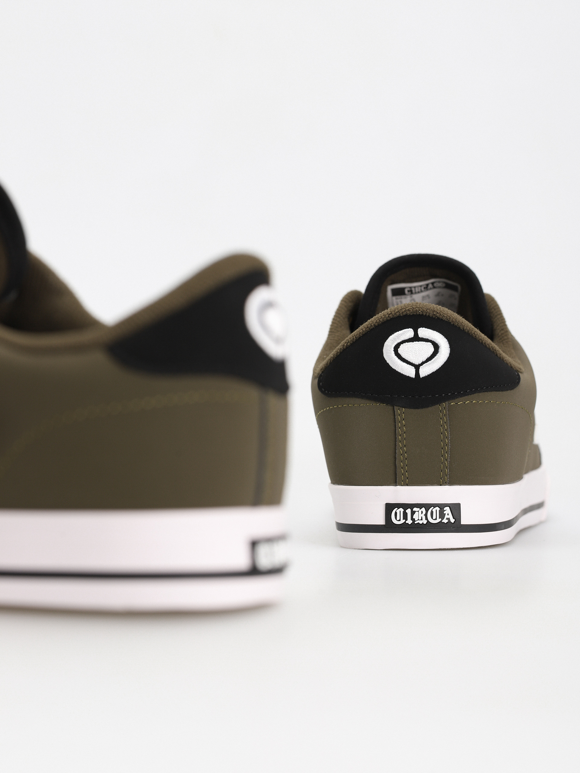 Circa 50 Tm Cipők (military olive/black/white)