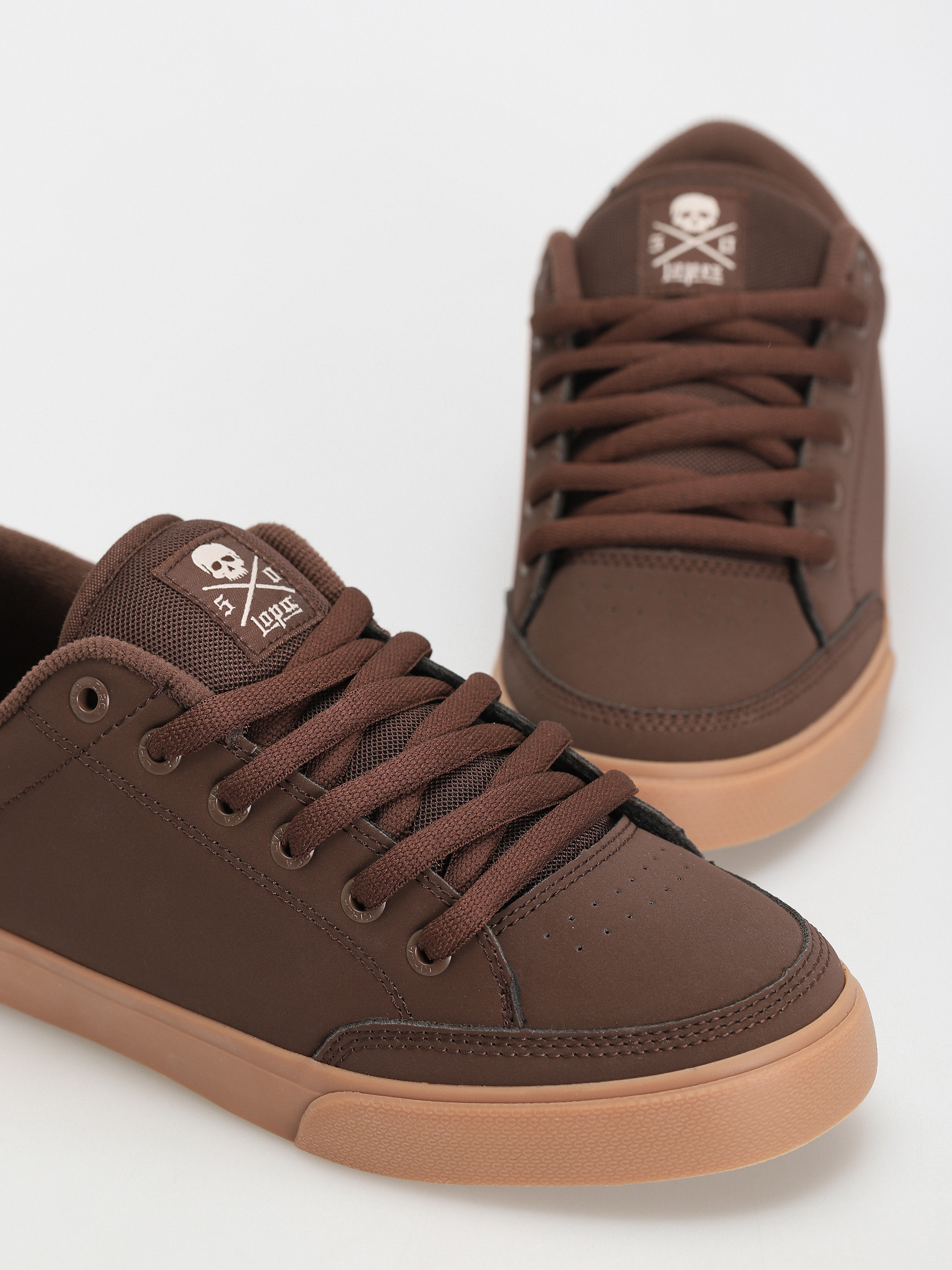 Circa Al 50 Cipők (potting soil/gum)