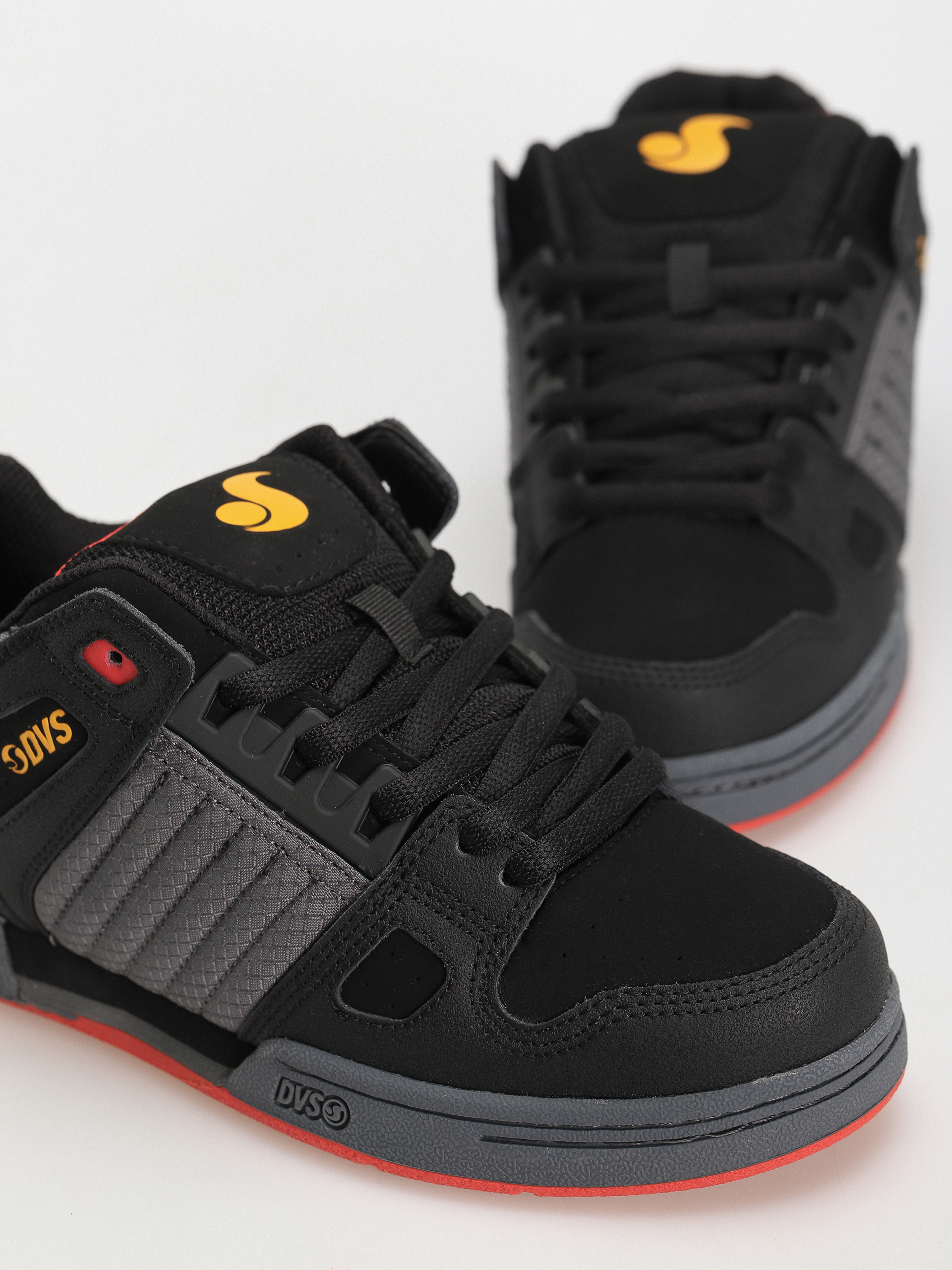 DVS Celsius Cipők (black fiery red yellow nubuck)