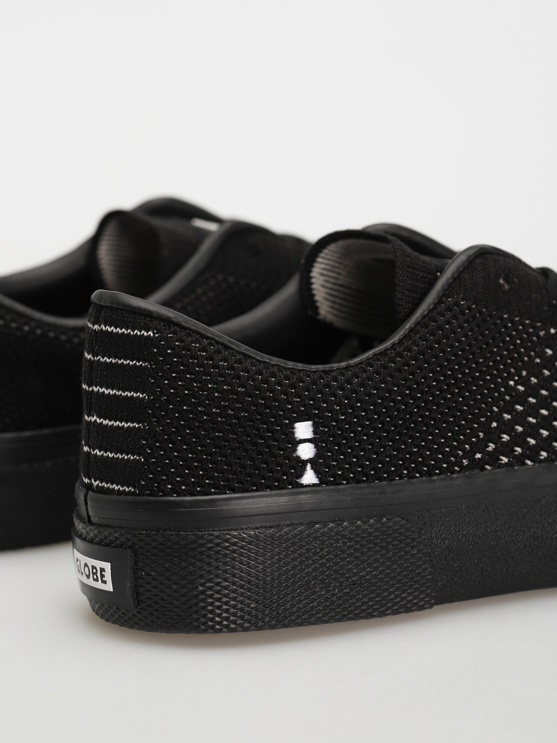 Globe Surplus Knit Cipők (black/knit/black)