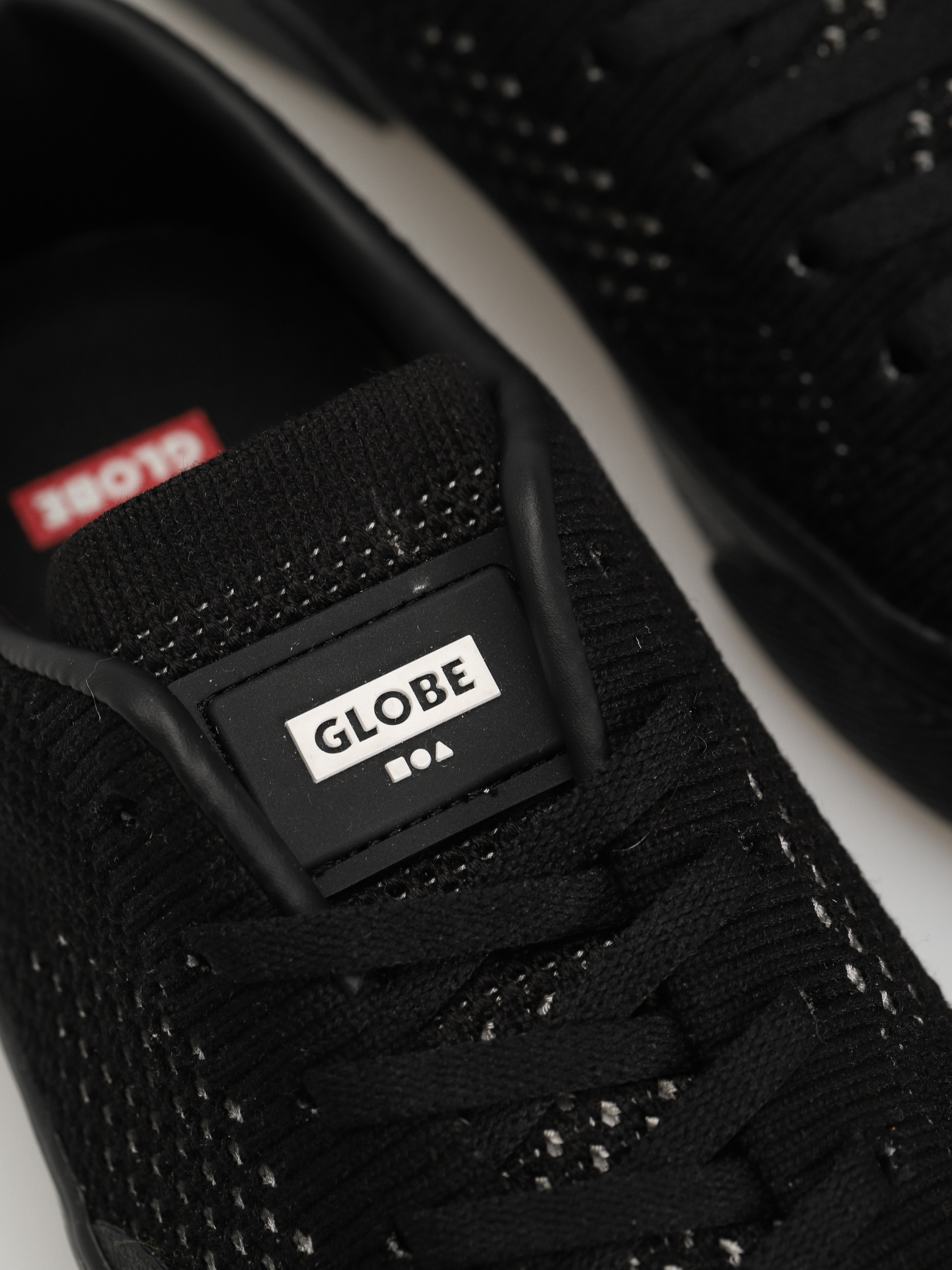 Globe Surplus Knit Cipők (black/knit/black)