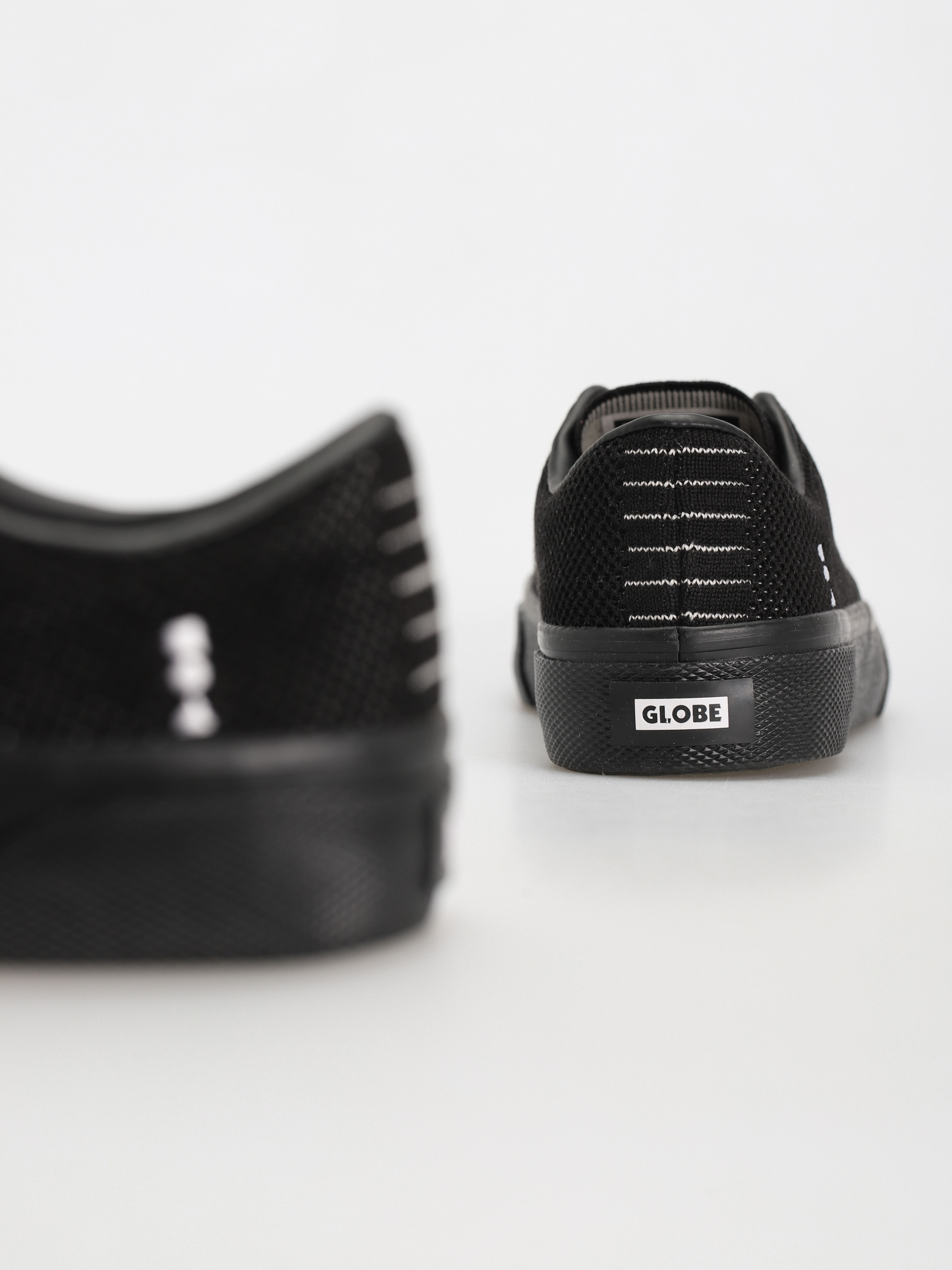 Globe Surplus Knit Cipők (black/knit/black)