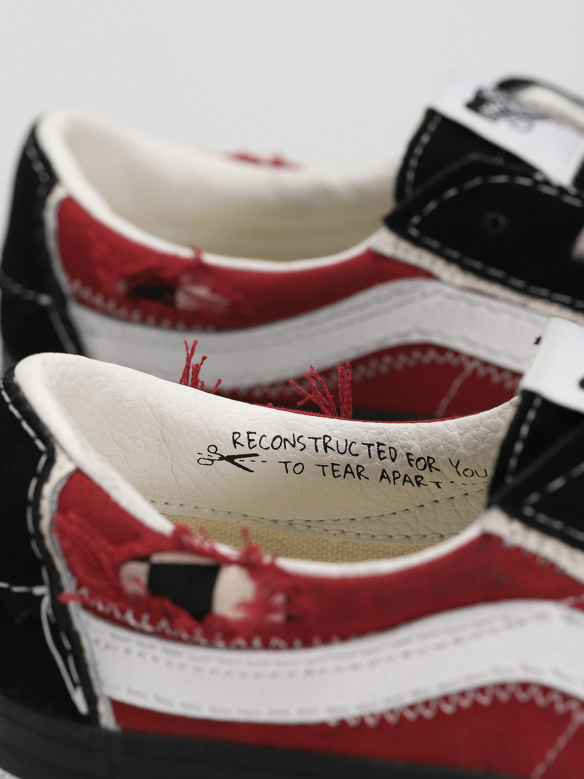 Vans Sk8 Low Reconstruct Cipők (stressed check black/red)