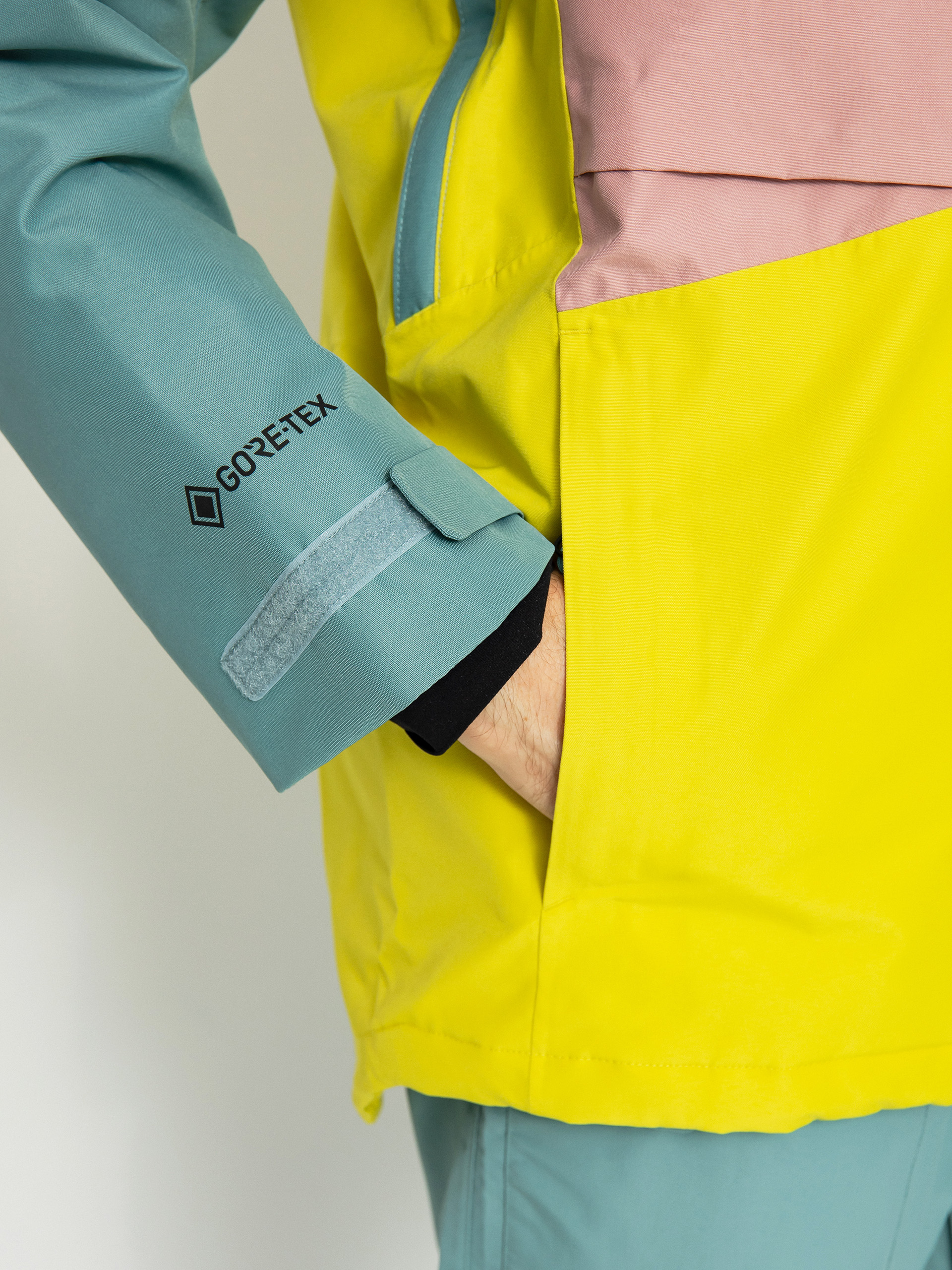 Férfi Burton Pillowline Gore‑Tex 2L Snowboard dzseki (rock lichen/powder blush/sulfur)