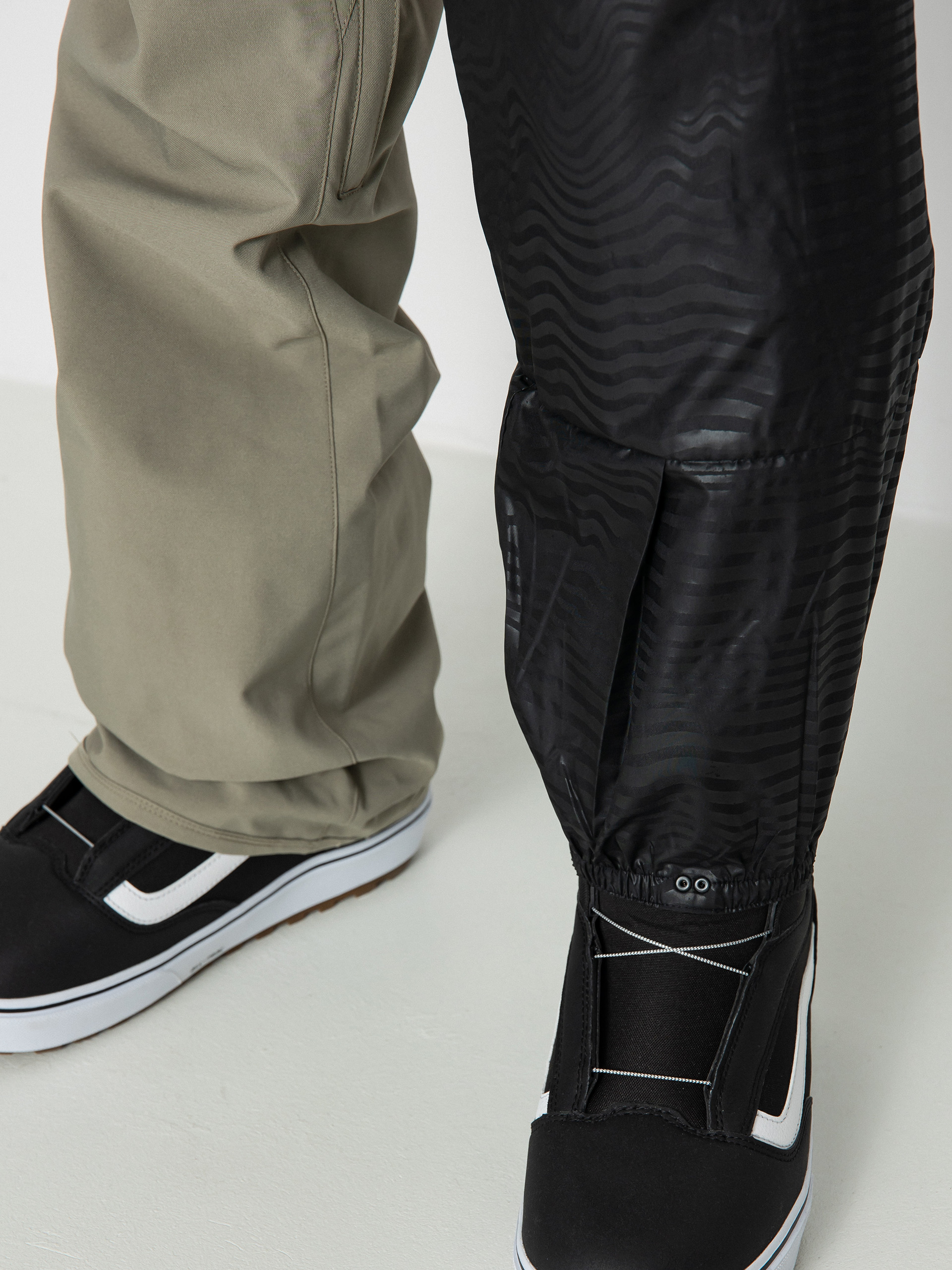 Férfi Volcom Freakin Snow Chino Snowboard nadrág (light military)