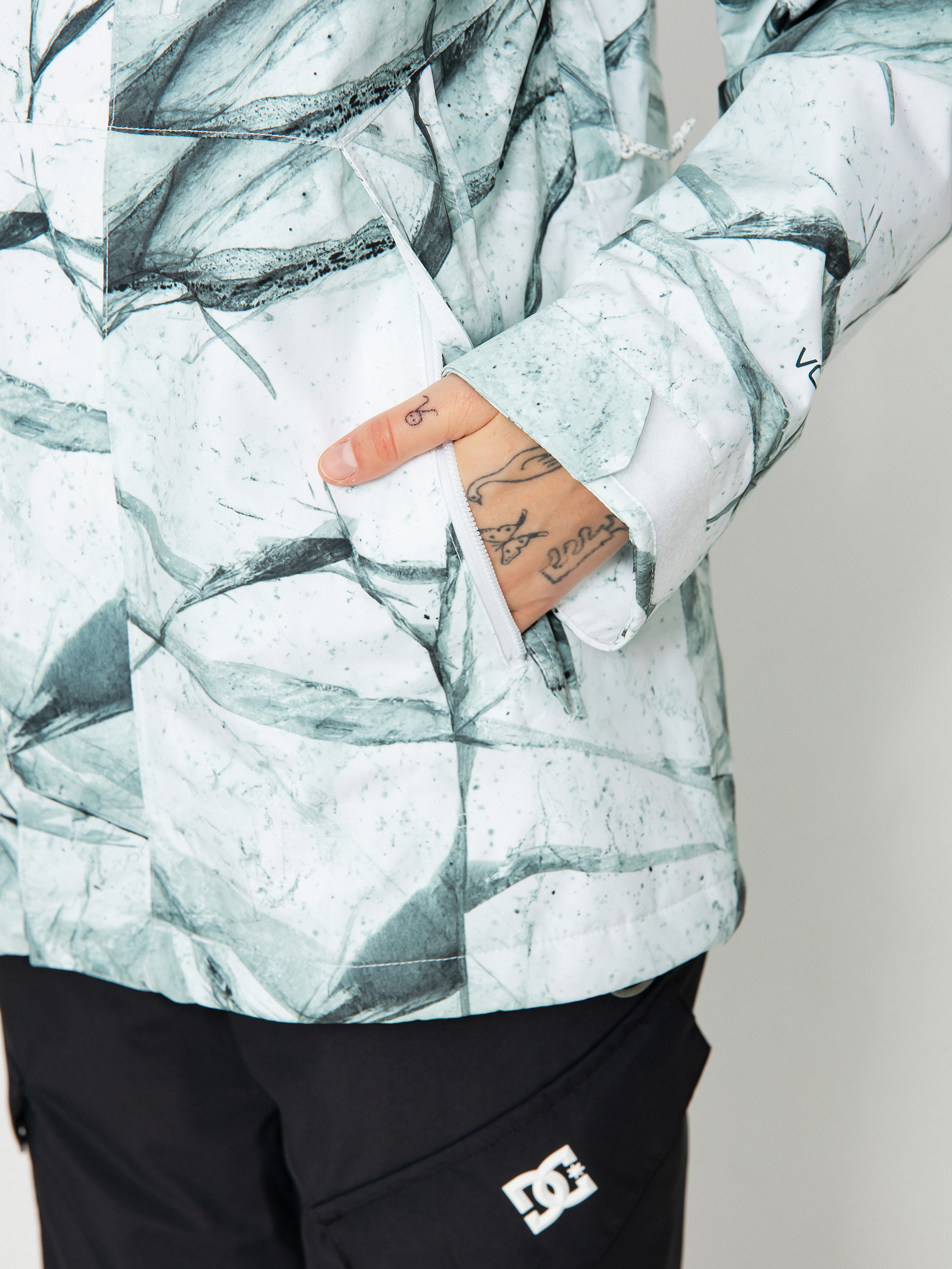 Női Volcom V.Co Aris Ins Gore Snowboard dzseki (white ice)