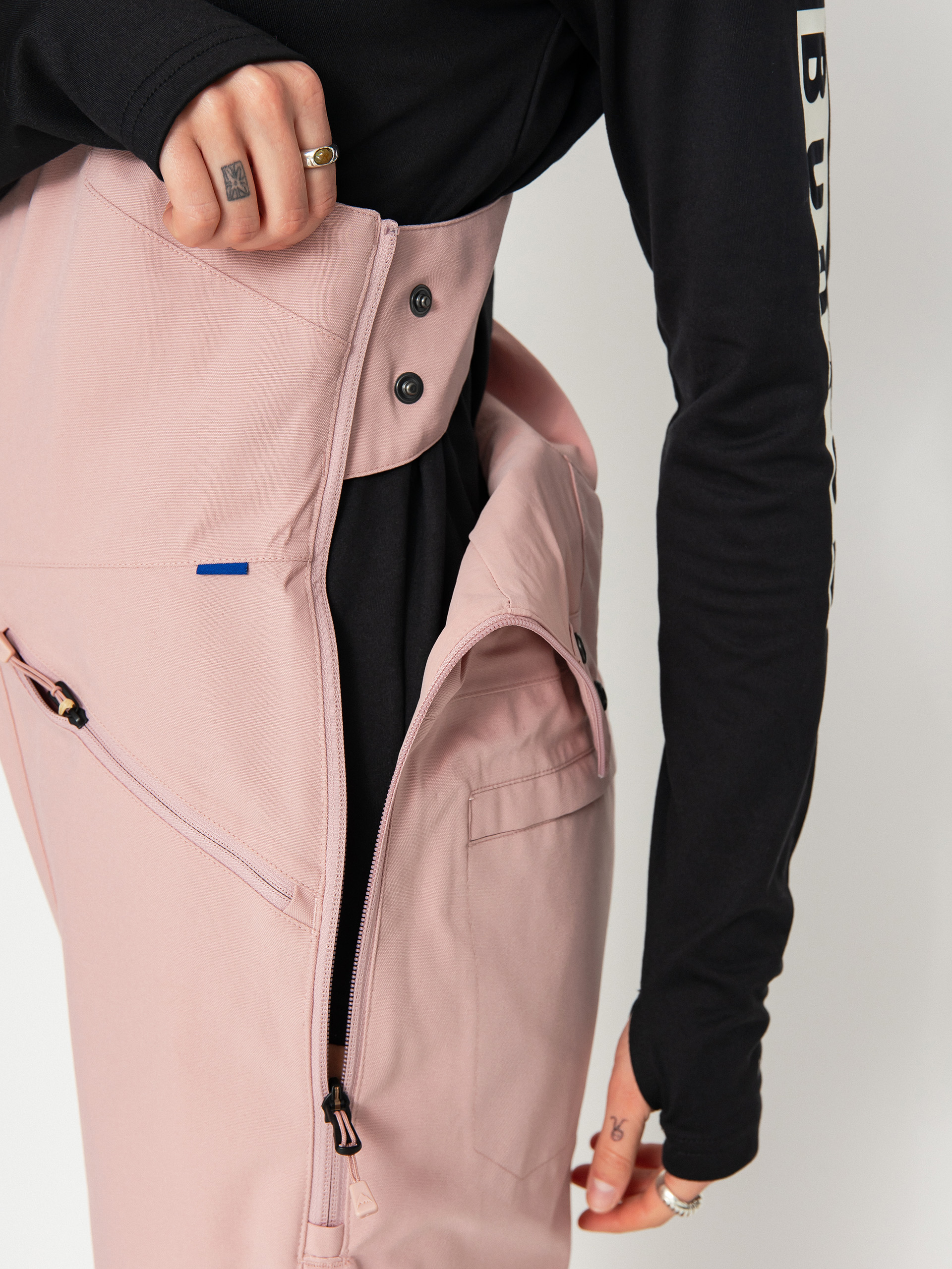 Női Burton Reserve Stretch Bib Snowboard nadrág (powder blush)