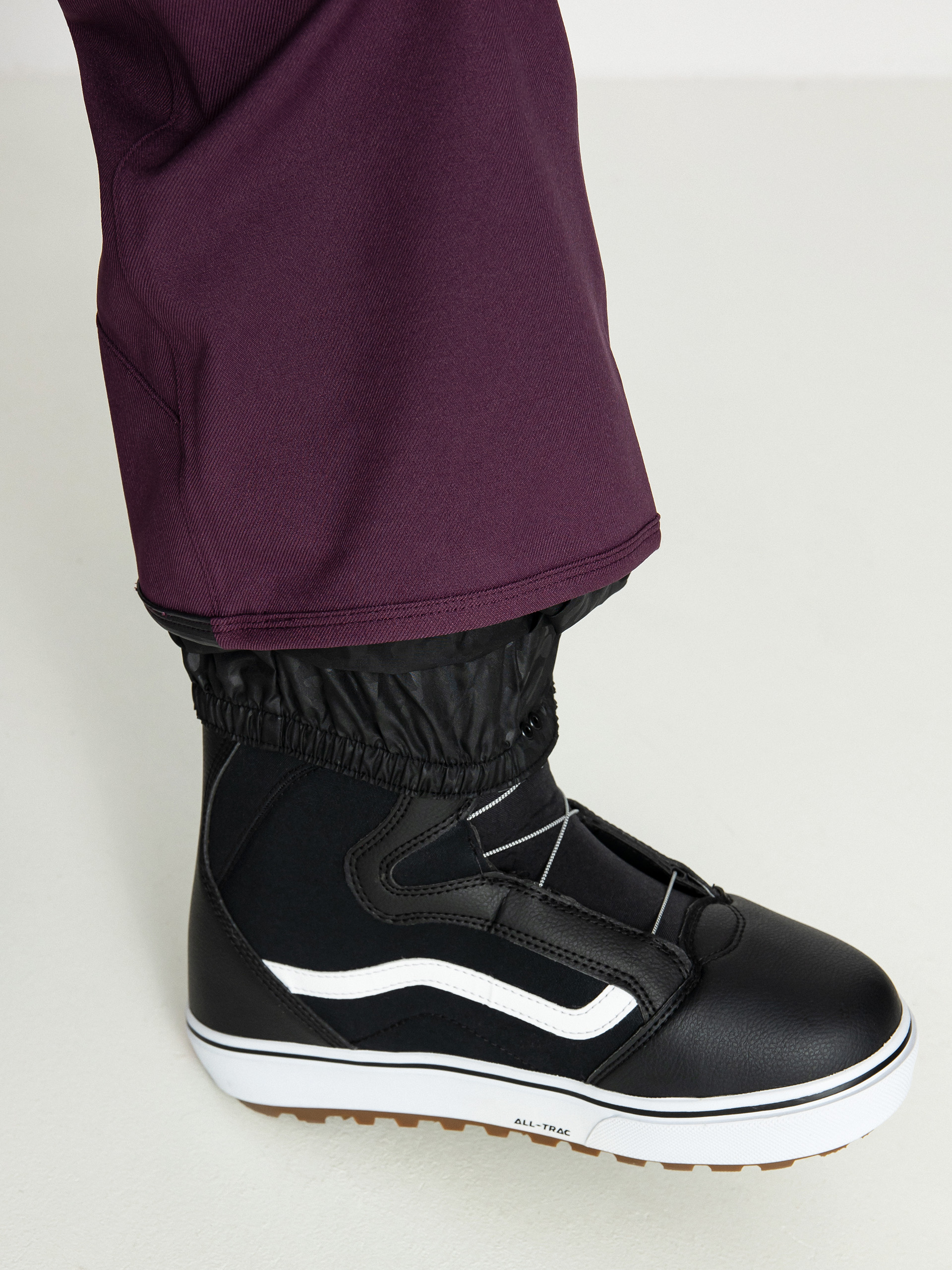 Női Volcom Species Stretch Snowboard nadrág (blackberry)