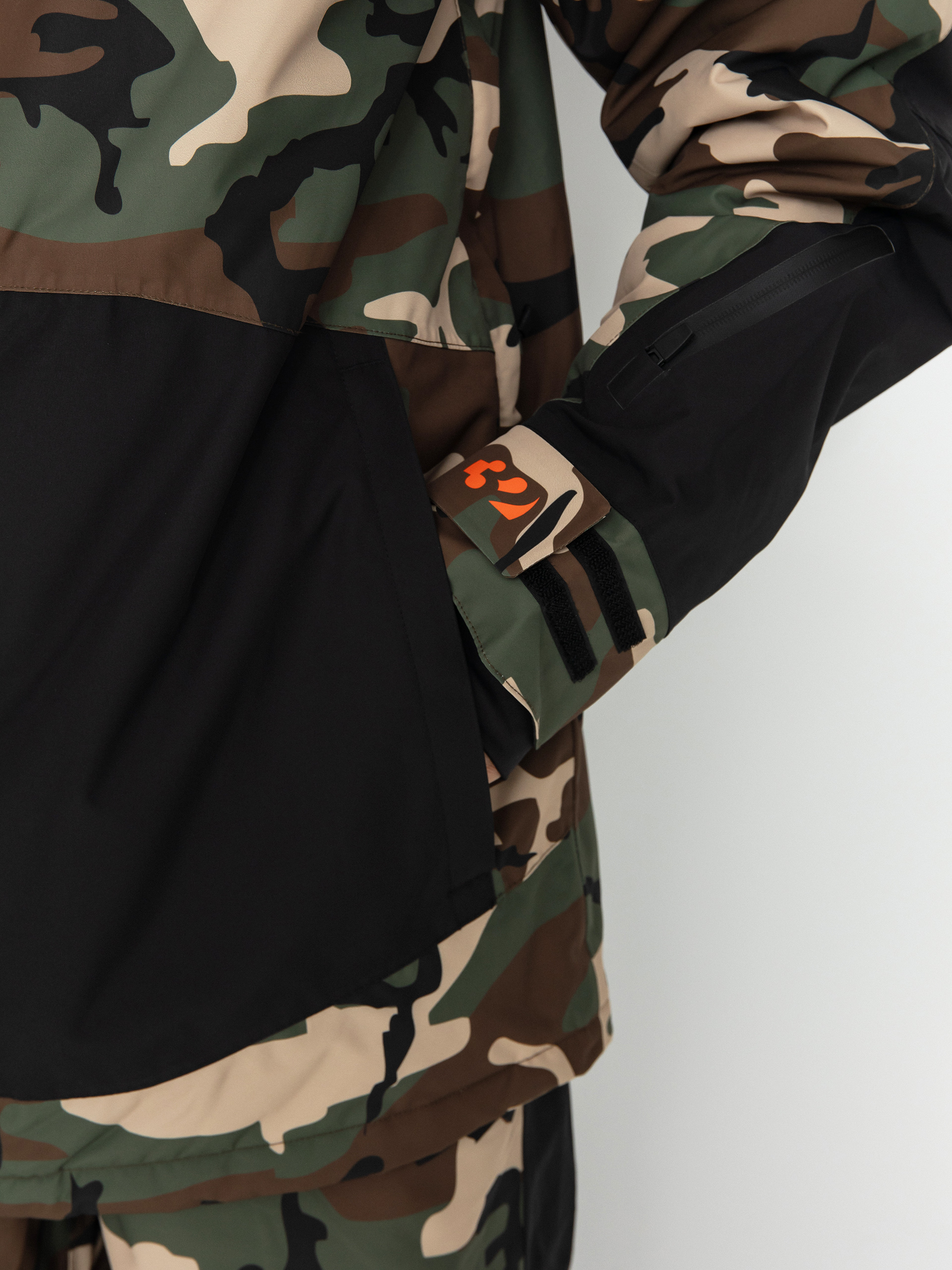 Férfi ThirtyTwo Lashed Insulated Snowboard dzseki (black/camo)