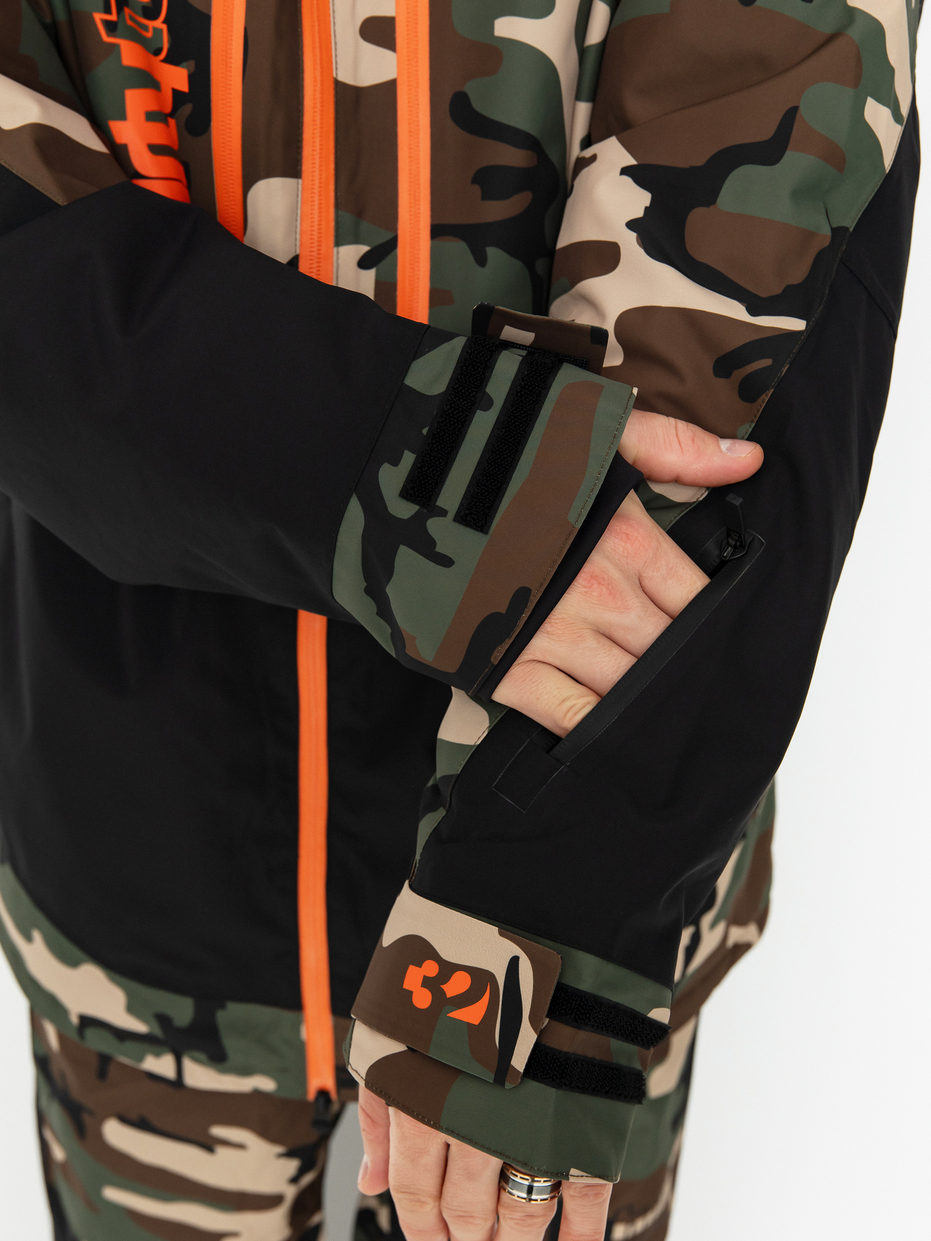 Férfi ThirtyTwo Lashed Insulated Snowboard dzseki (black/camo)