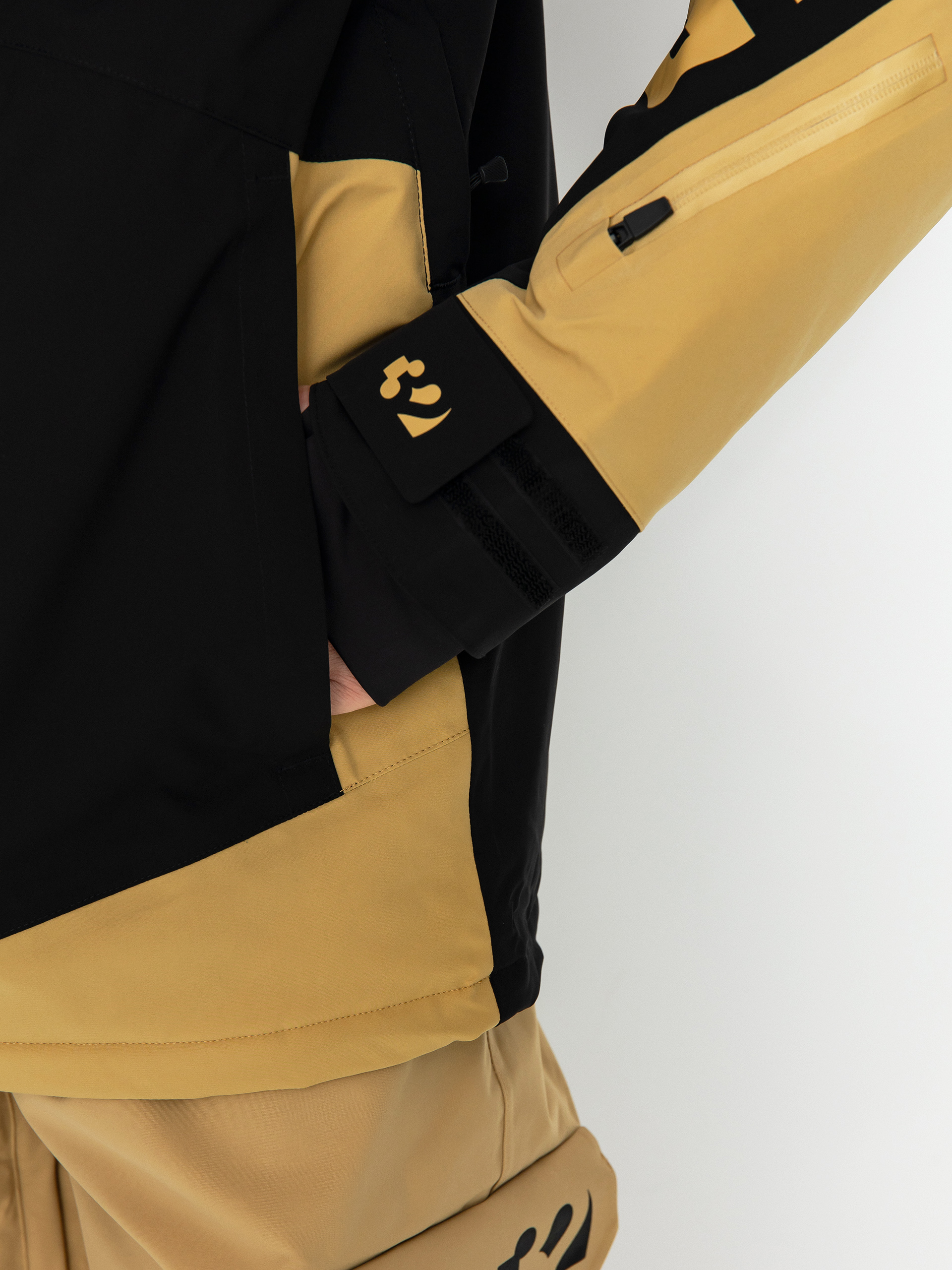 Férfi ThirtyTwo Lashed Insulated Snowboard dzseki (black/tan)