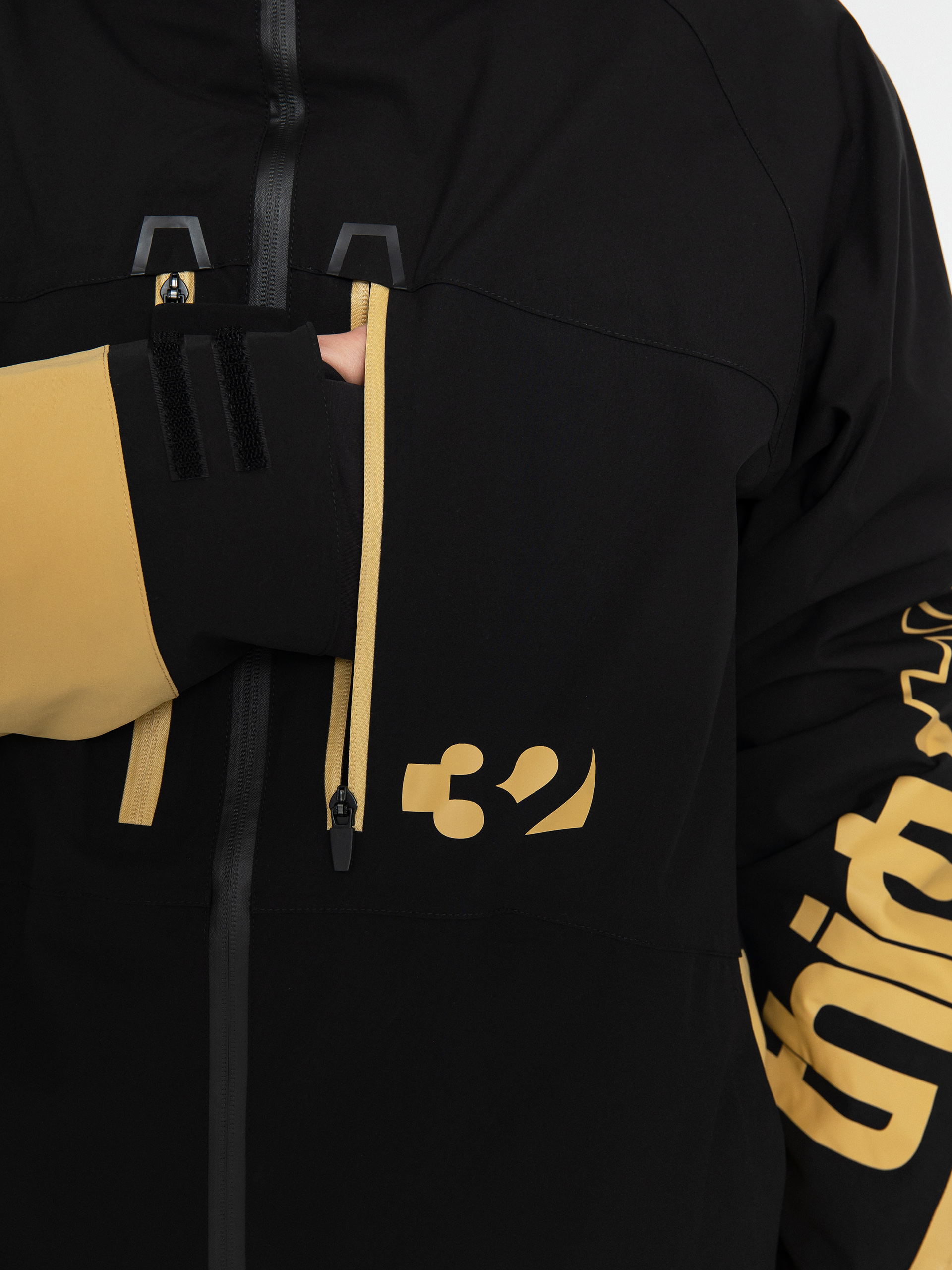 Férfi ThirtyTwo Lashed Insulated Snowboard dzseki (black/tan)