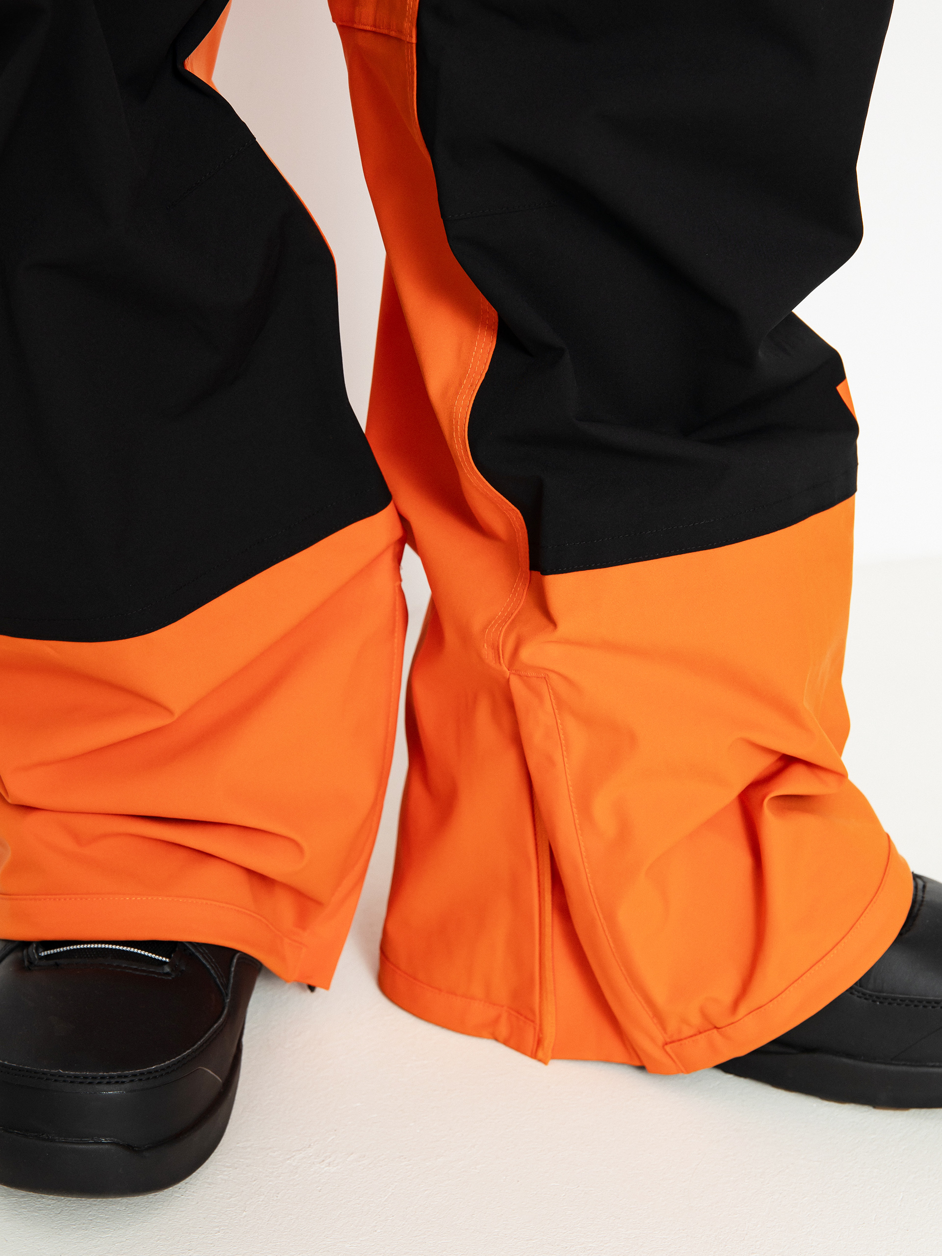 Férfi ThirtyTwo Basement Bib Snowboard nadrág (black/orange)