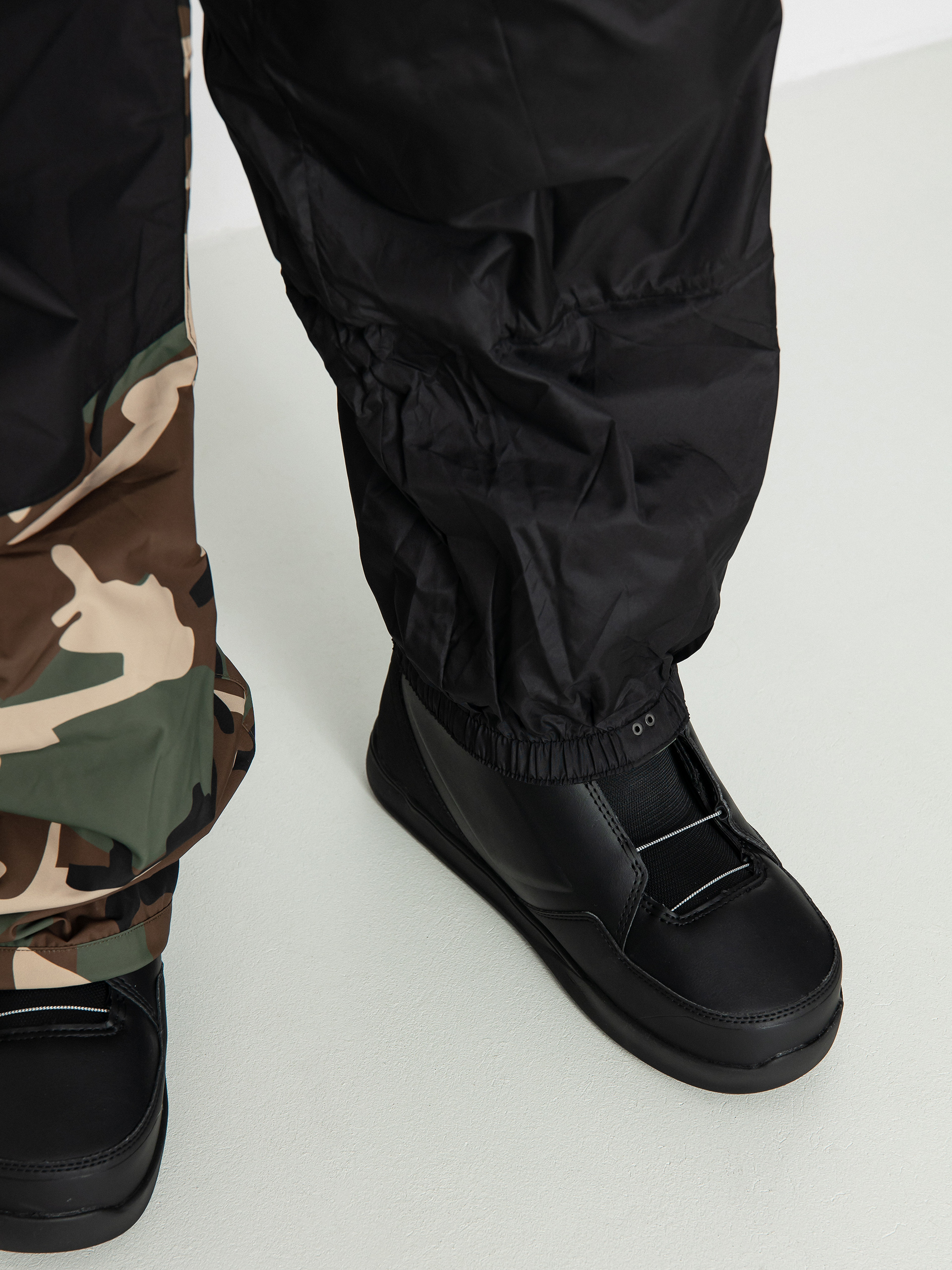 Férfi ThirtyTwo Sweeper Snowboard nadrág (black/camo)