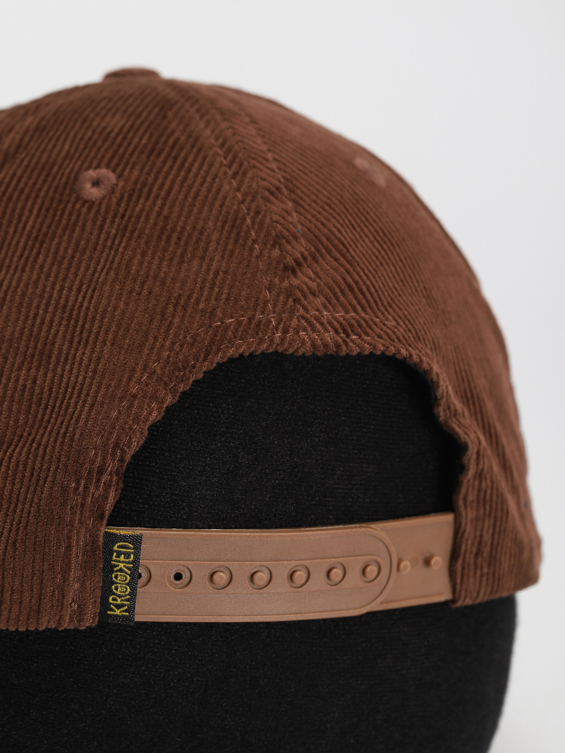 Krooked Adj Shmoo Snapback Baseball sapka (brown/gold)