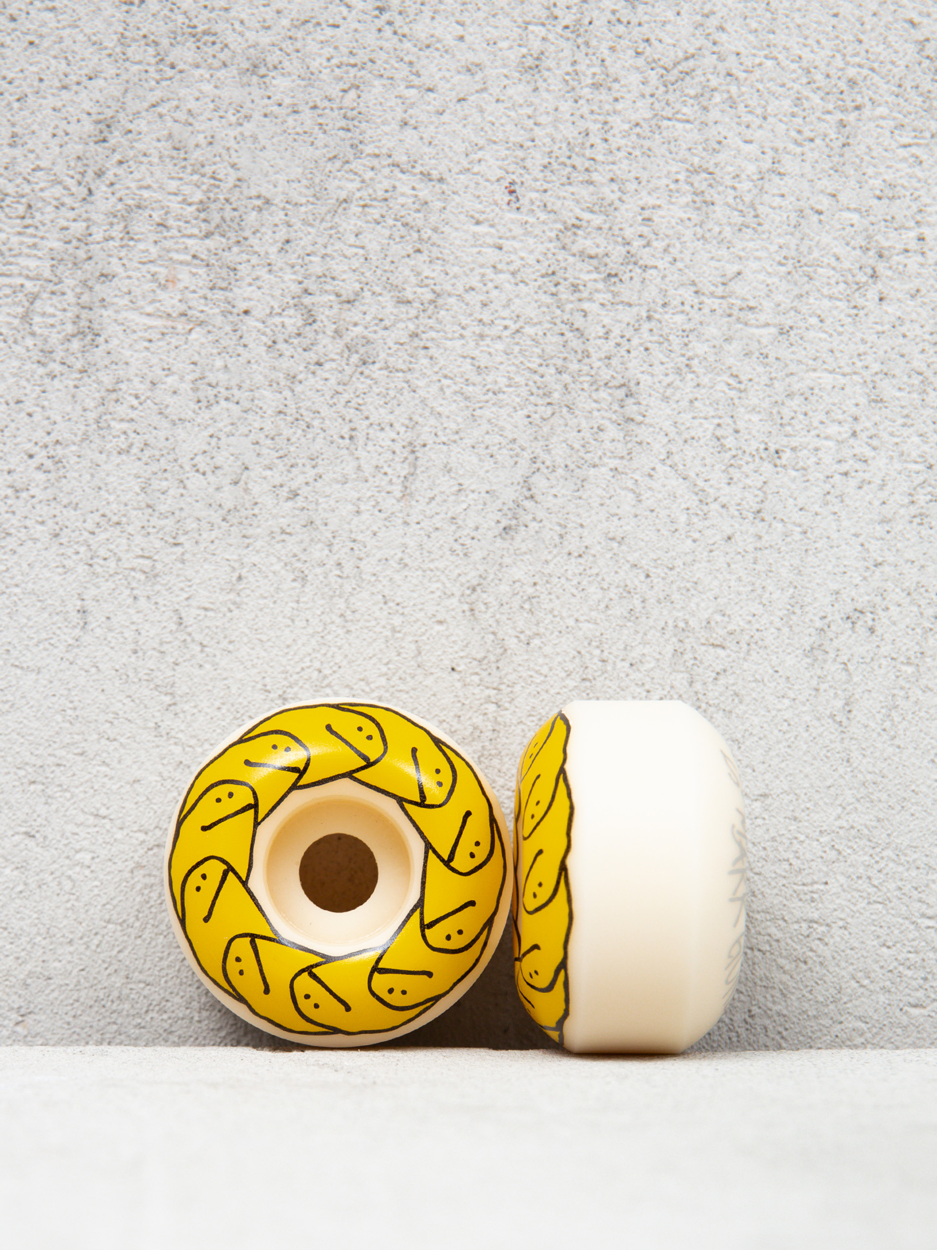 Spitfire F4 99D Classic Gonz Shmoo Gördeszka kerék (white/yellow)