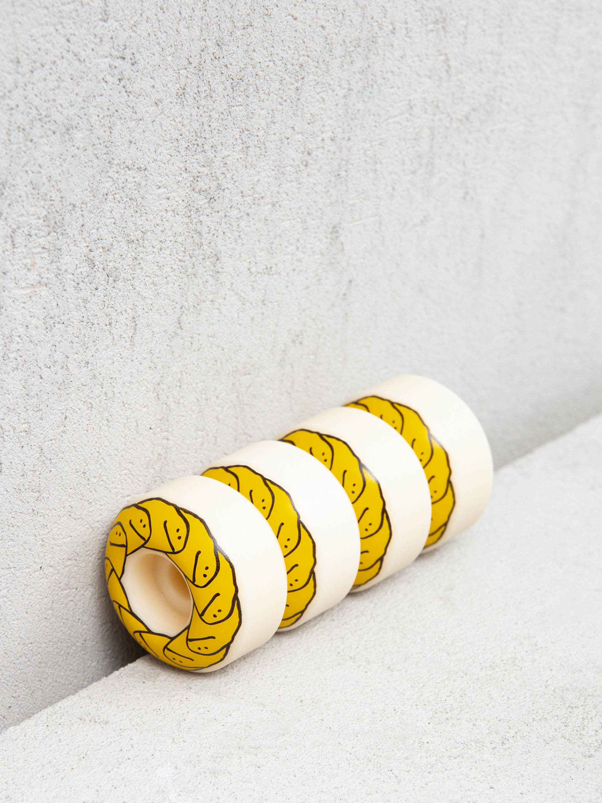 Spitfire F4 99D Classic Gonz Shmoo Gördeszka kerék (white/yellow)