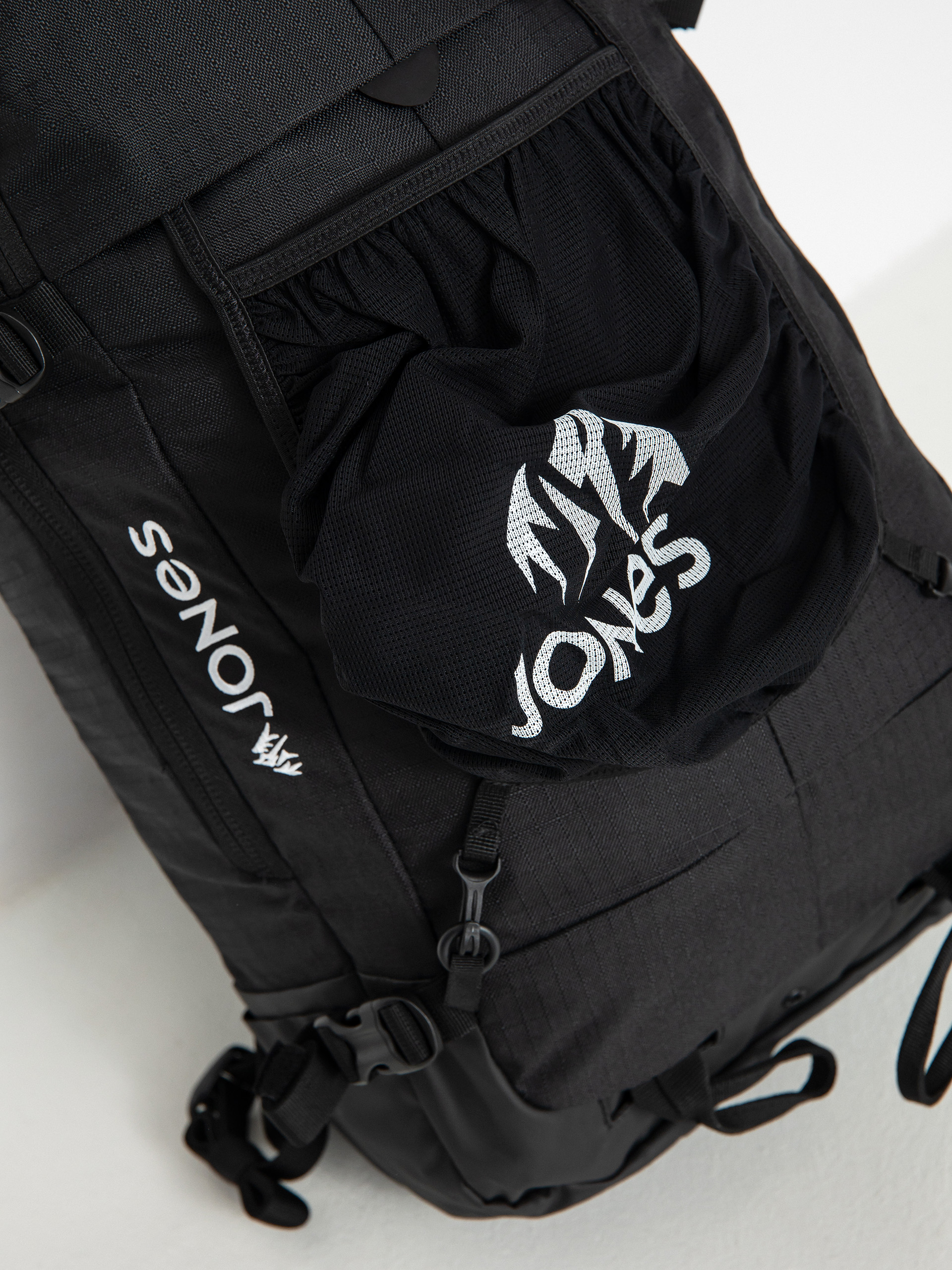 Jones Snowboards Bag Dscnt 25L Hátizsák (black)